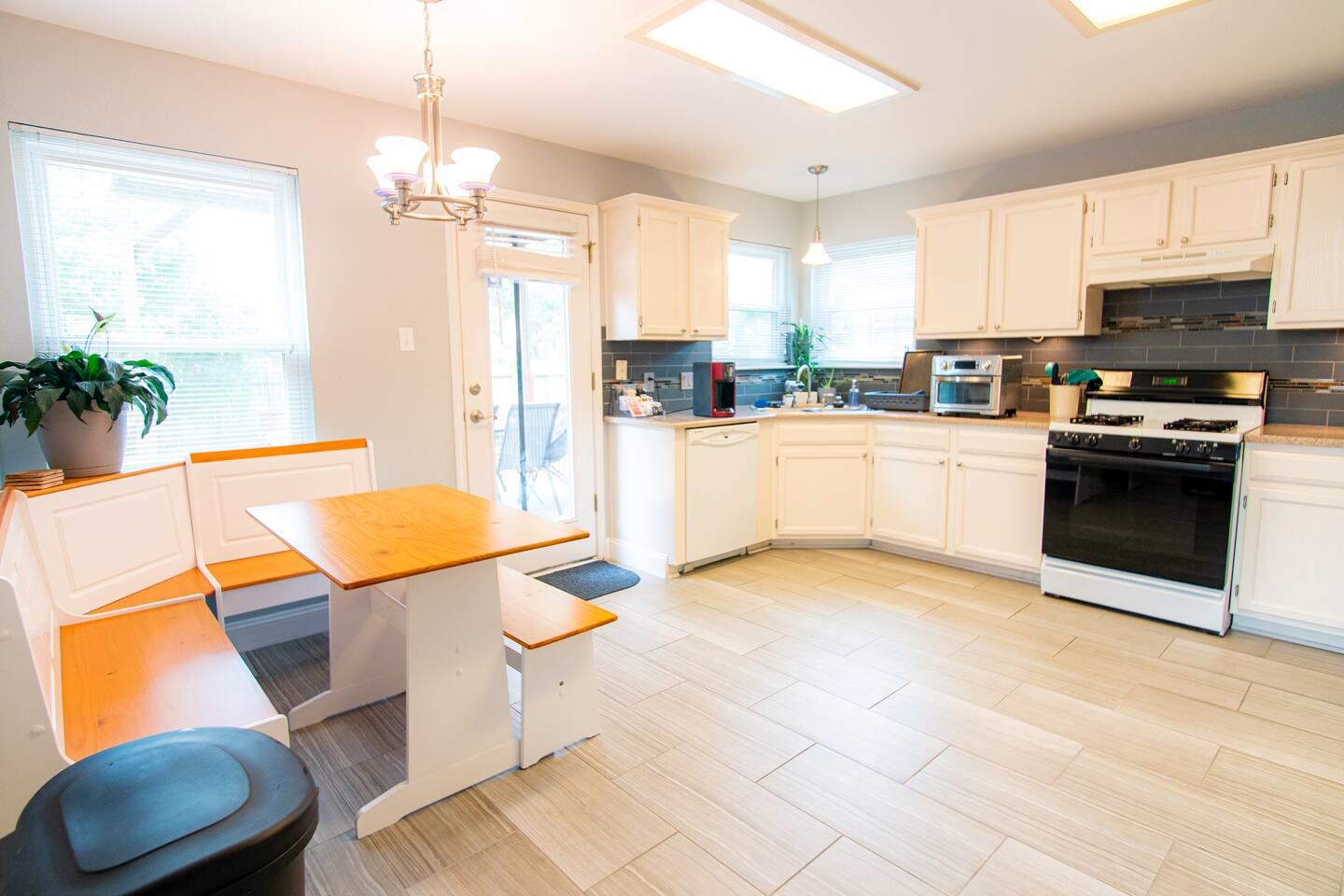 1515 Thibodeaux Dr, Round Rock, TX 78664