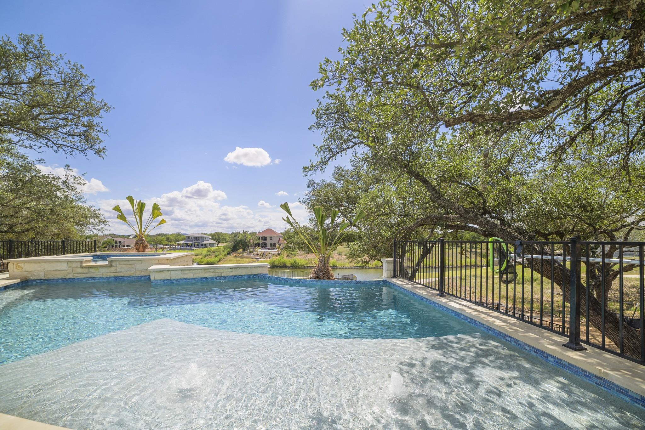 218 Sleepy Oaks Dr, Kingsland, TX 78639