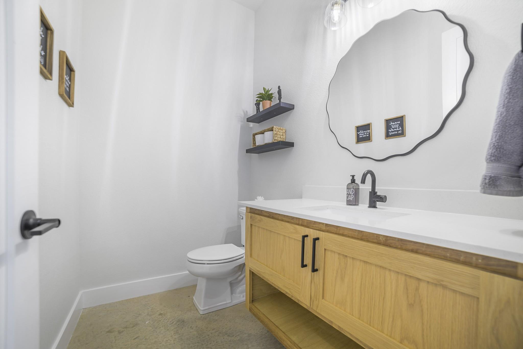 218 Sleepy Oaks Dr, Kingsland, TX 78639