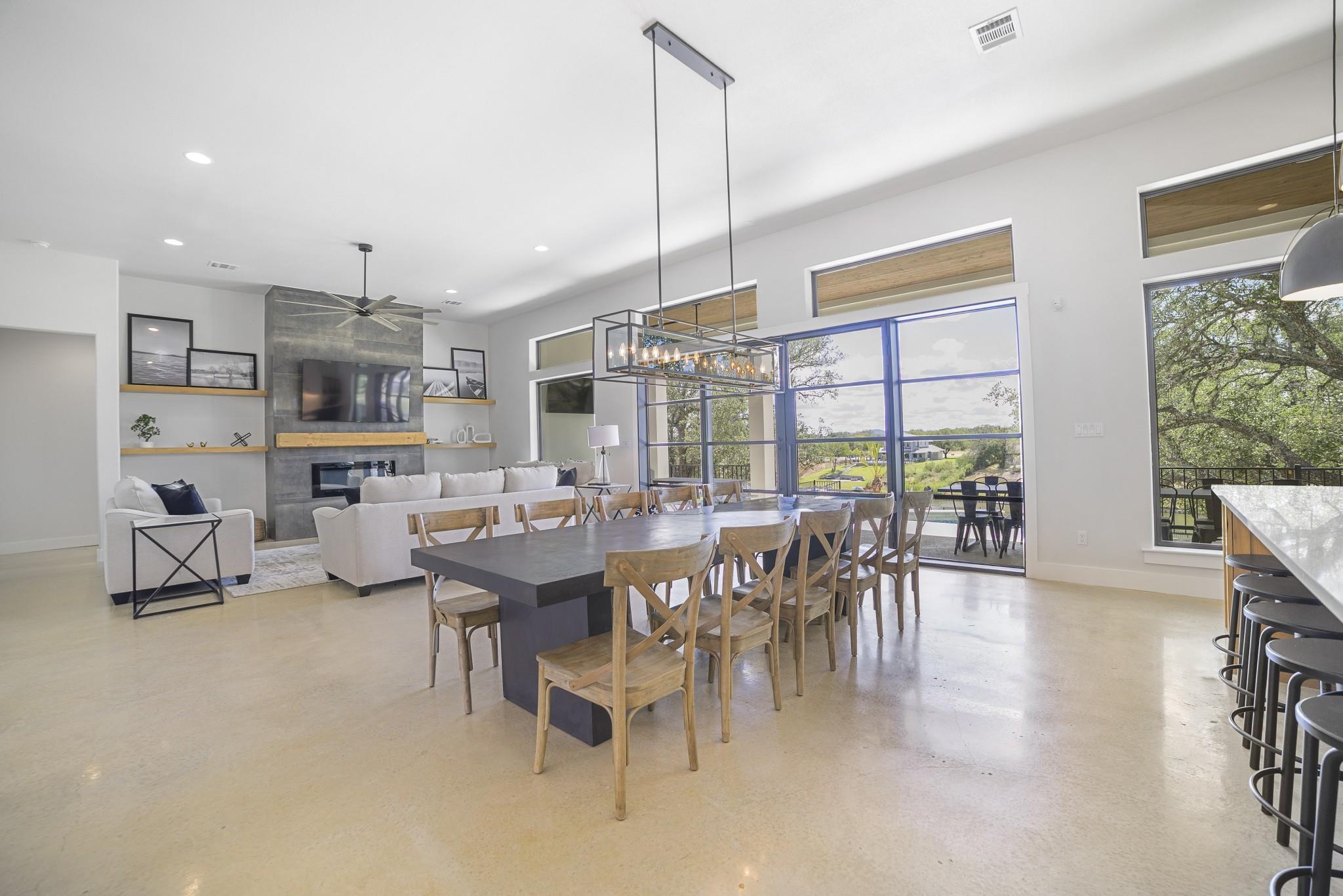 218 Sleepy Oaks Dr, Kingsland, TX 78639