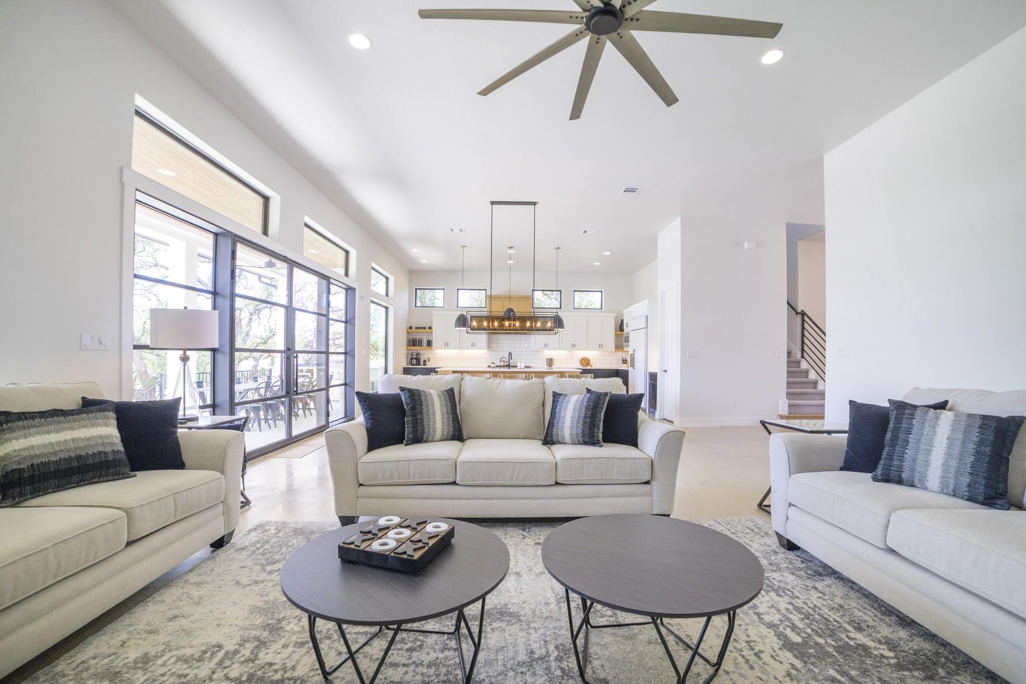 218 Sleepy Oaks Dr, Kingsland, TX 78639