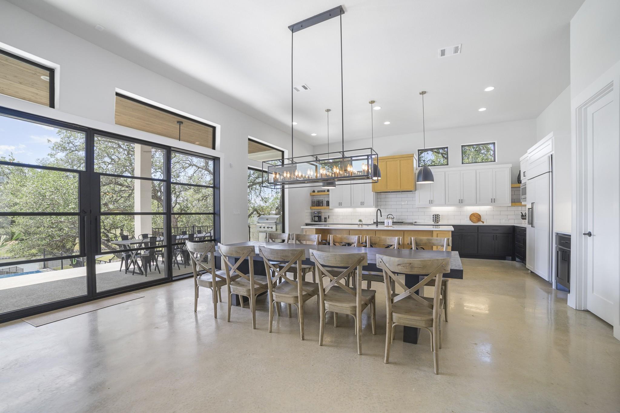 218 Sleepy Oaks Dr, Kingsland, TX 78639