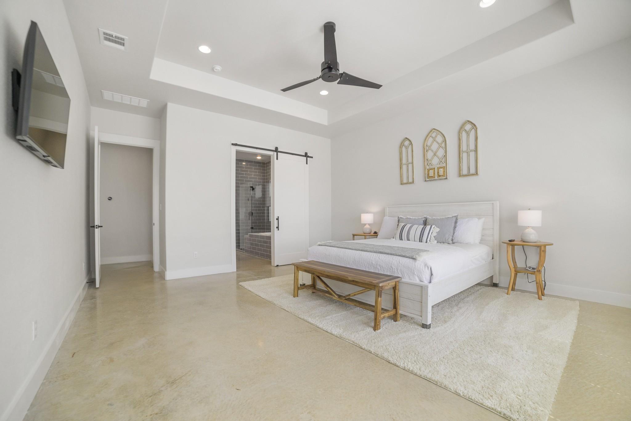 218 Sleepy Oaks Dr, Kingsland, TX 78639