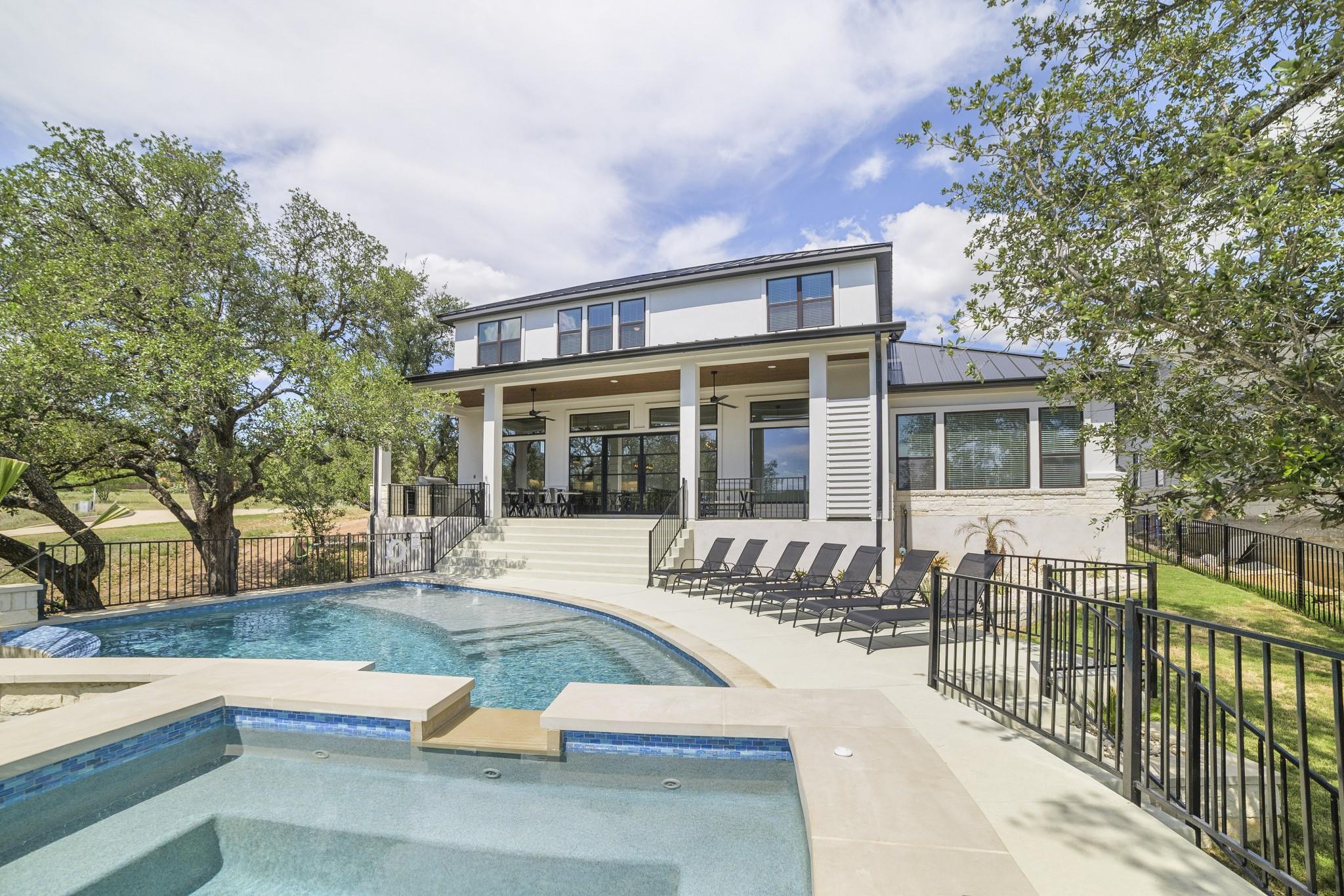 218 Sleepy Oaks Dr, Kingsland, TX 78639