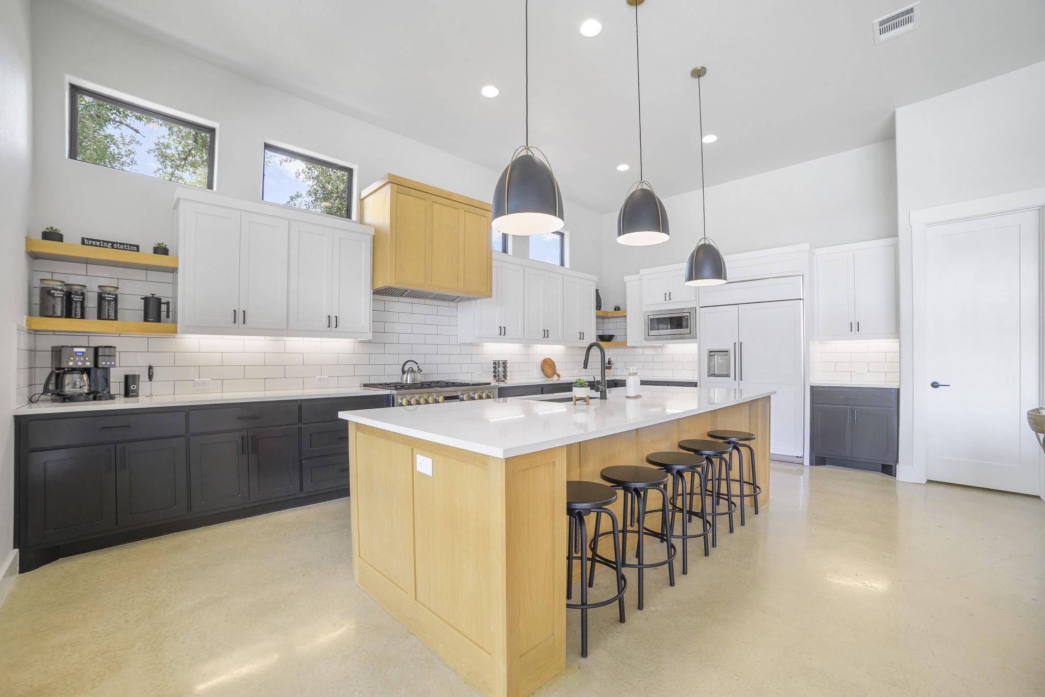 218 Sleepy Oaks Dr, Kingsland, TX 78639