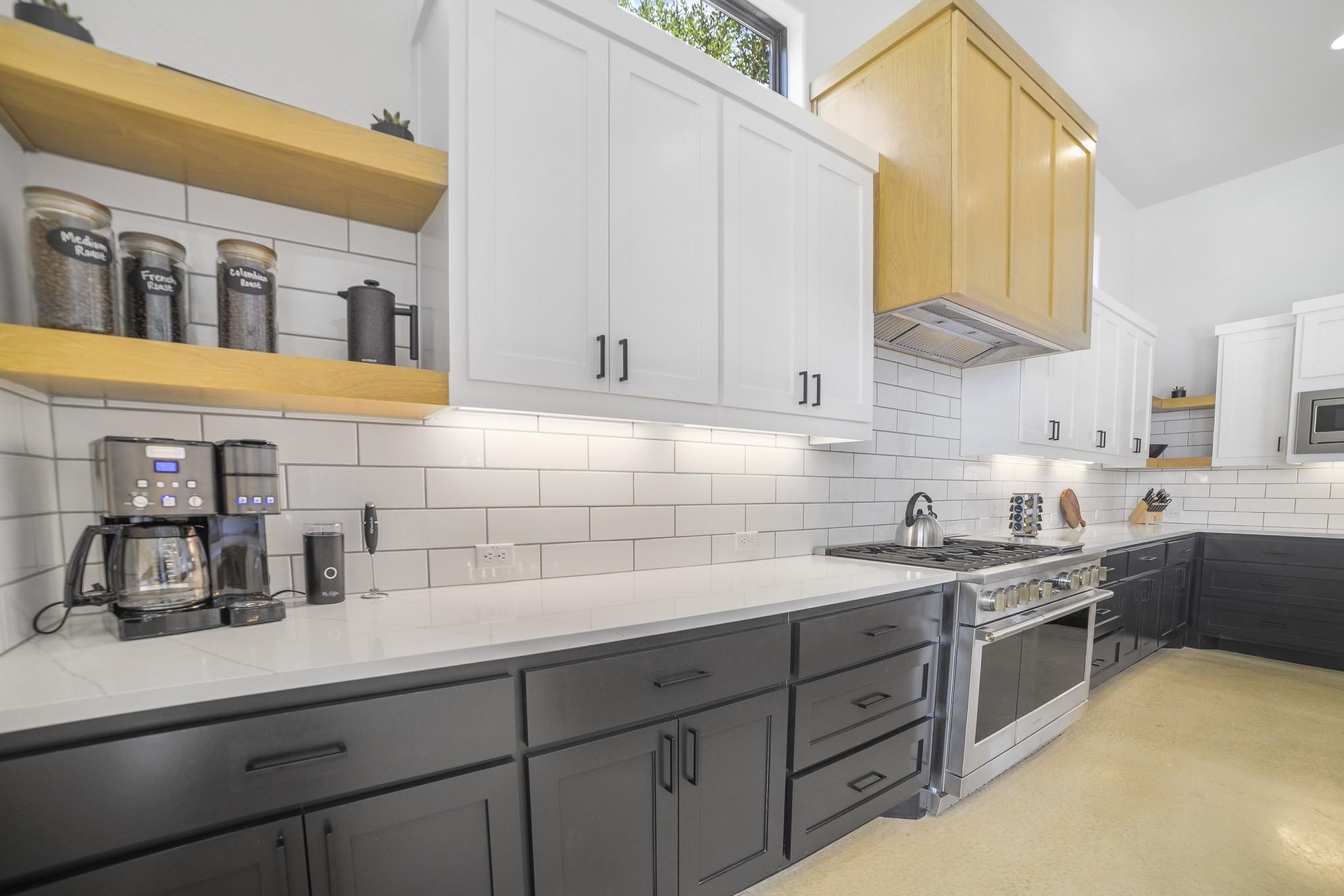 218 Sleepy Oaks Dr, Kingsland, TX 78639