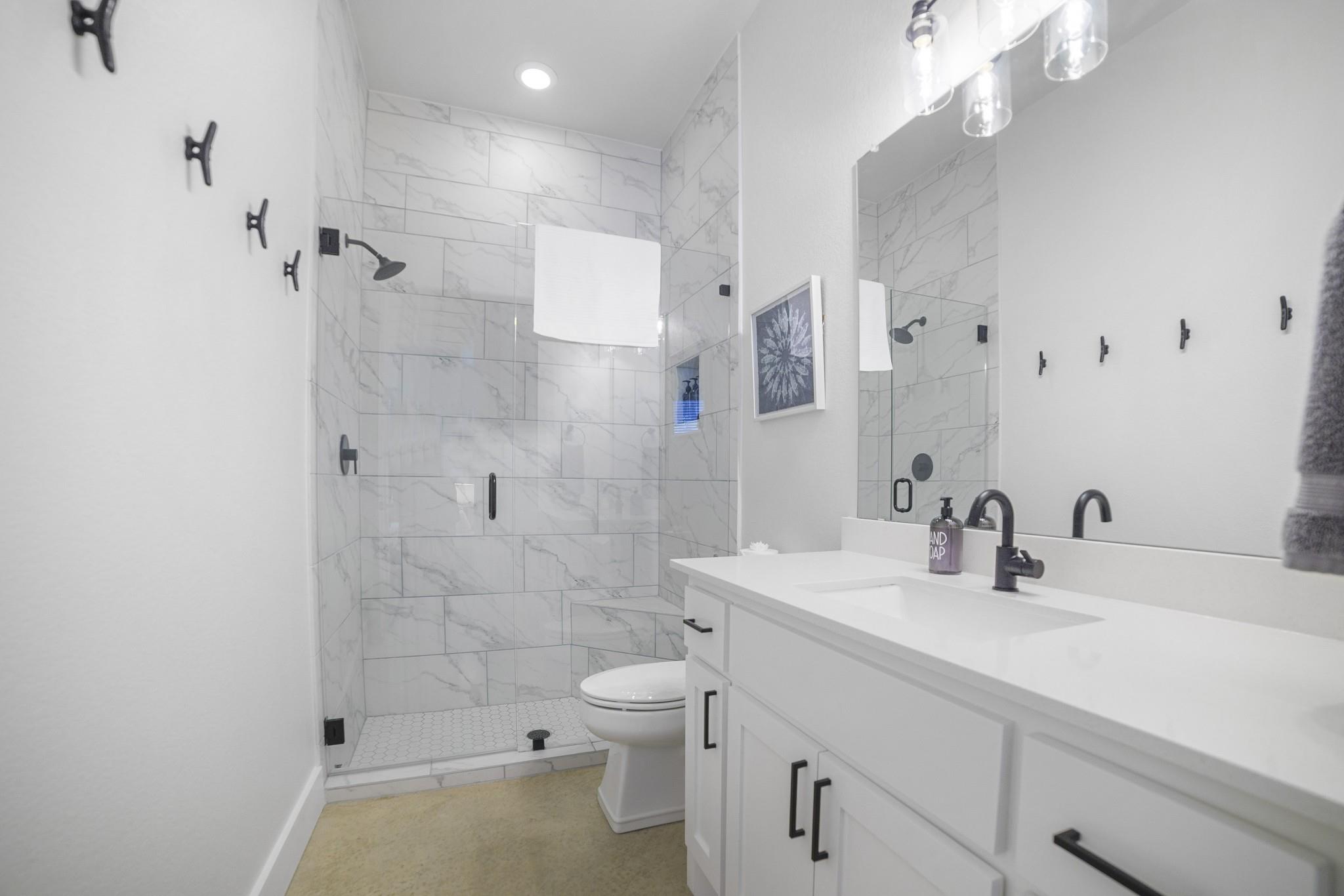 218 Sleepy Oaks Dr, Kingsland, TX 78639