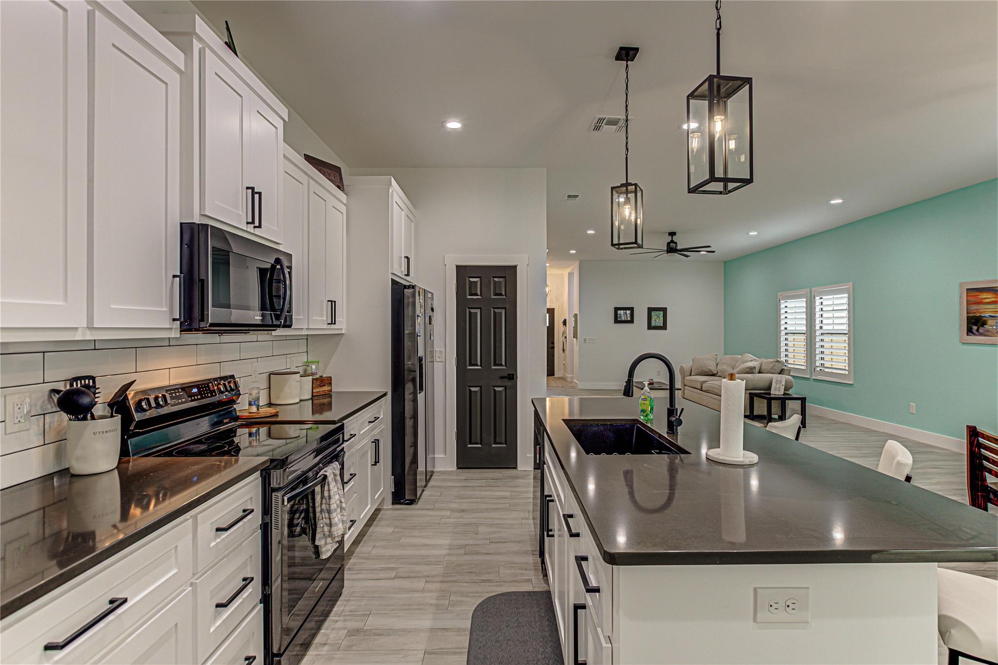 627 Aspen Ln, Cottonwood Shores, TX 78657