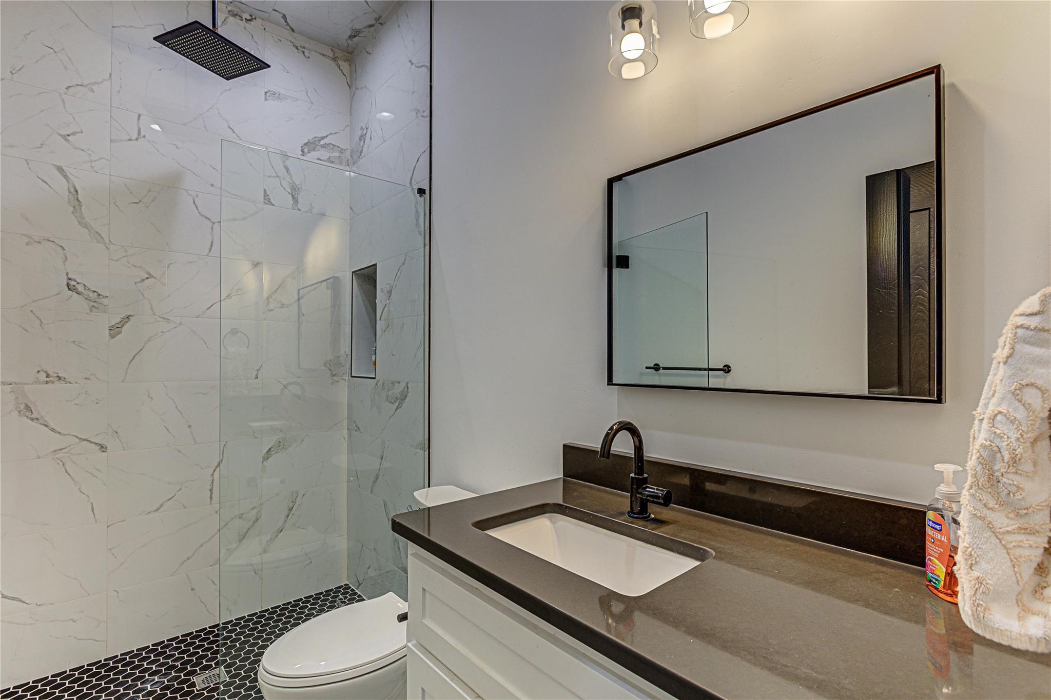 627 Aspen Ln, Cottonwood Shores, TX 78657