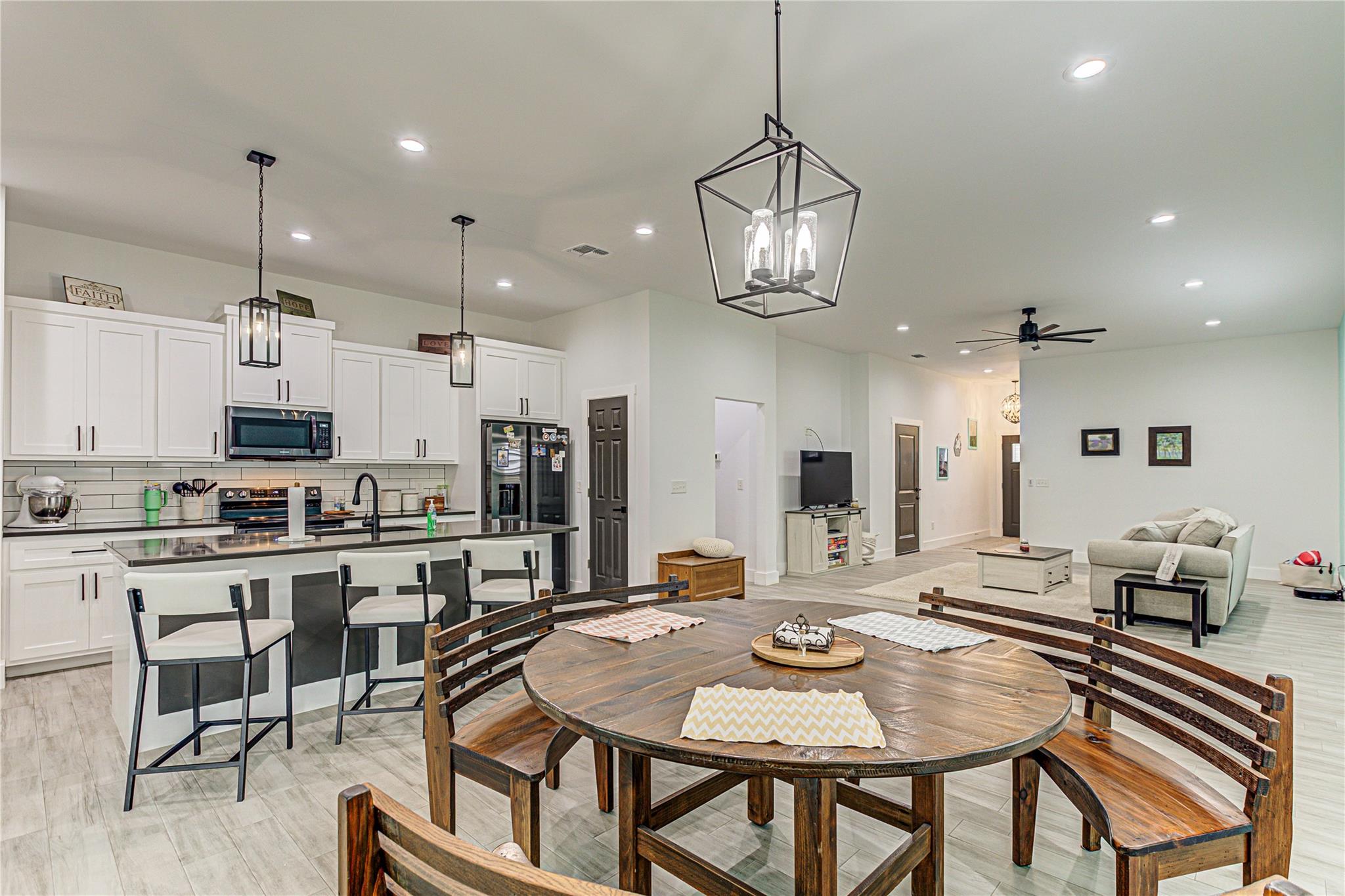 627 Aspen Ln, Cottonwood Shores, TX 78657