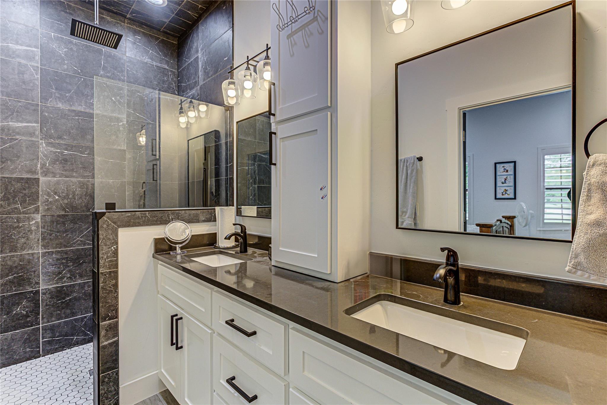 627 Aspen Ln, Cottonwood Shores, TX 78657