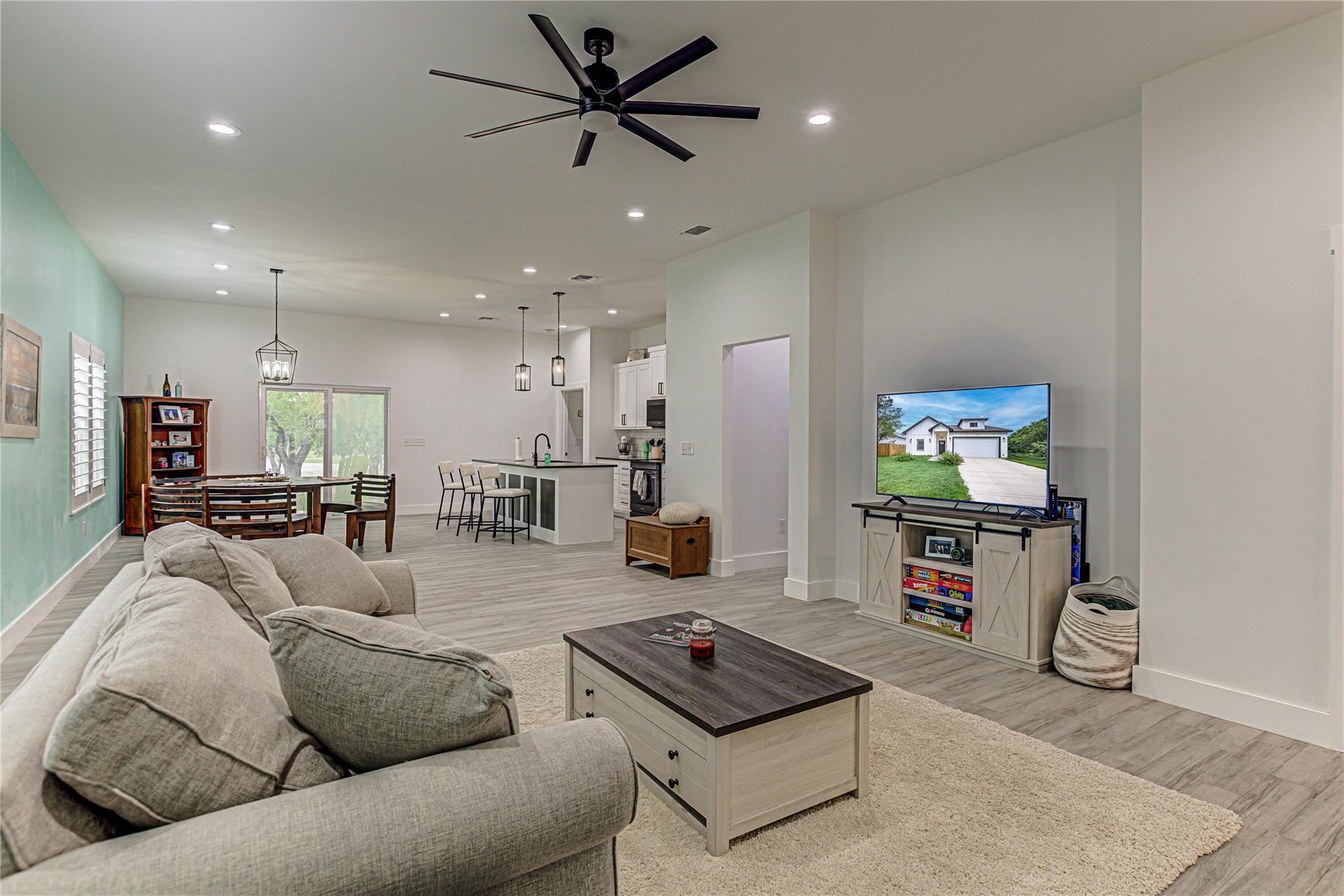 627 Aspen Ln, Cottonwood Shores, TX 78657