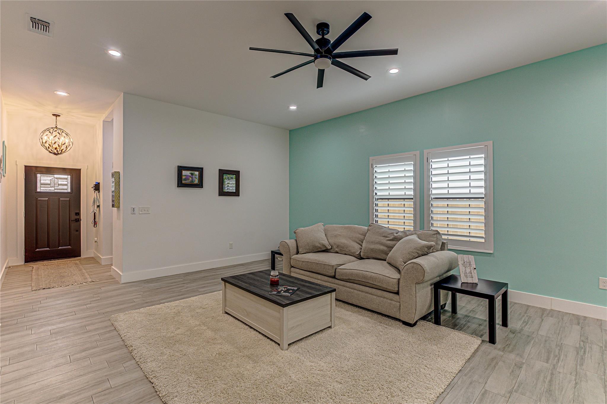 627 Aspen Ln, Cottonwood Shores, TX 78657