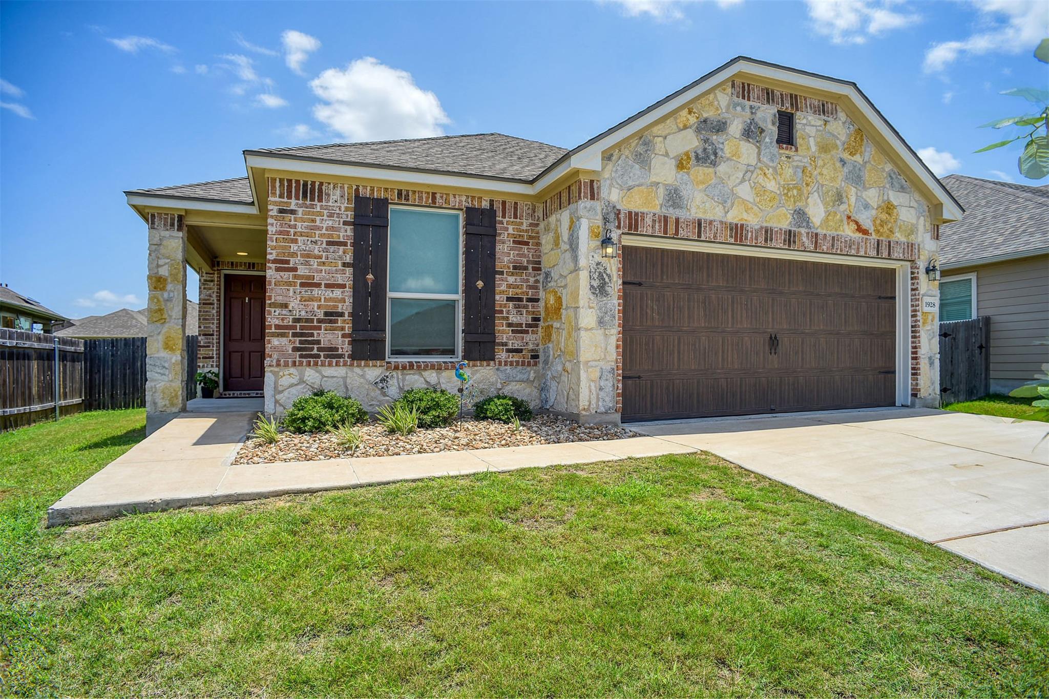1928 Dragonfly Loop, Bastrop, TX 78602
