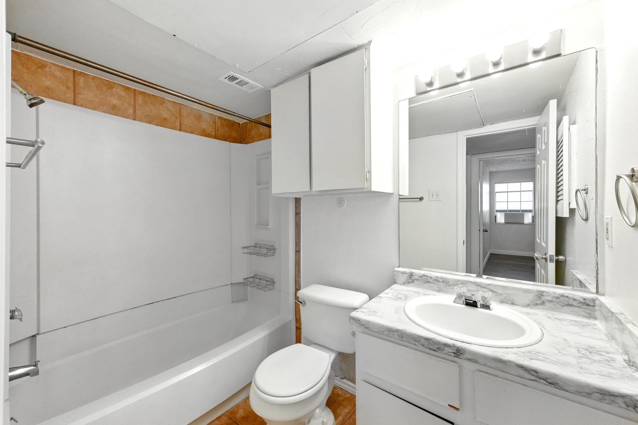 2401 Leon St # 306, Austin, TX 78705