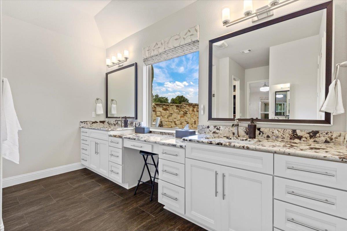 569 Mendocino Ln, Austin, TX 78737