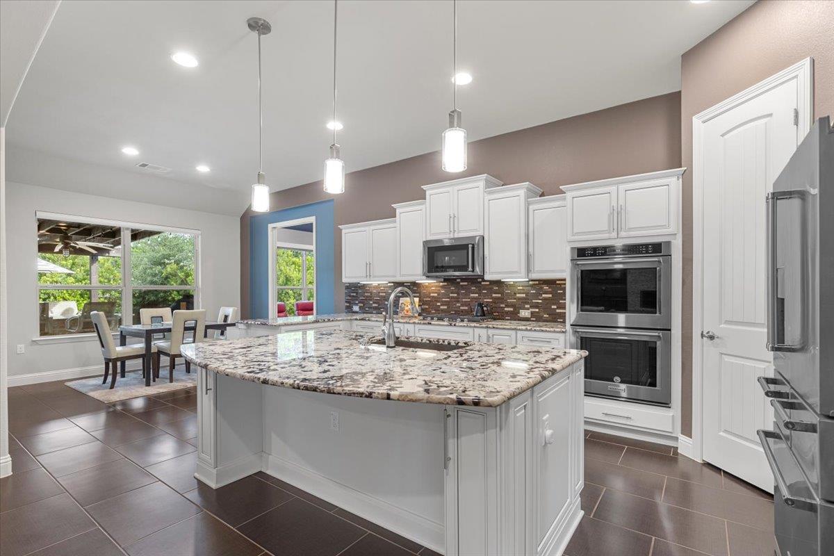 569 Mendocino Ln, Austin, TX 78737