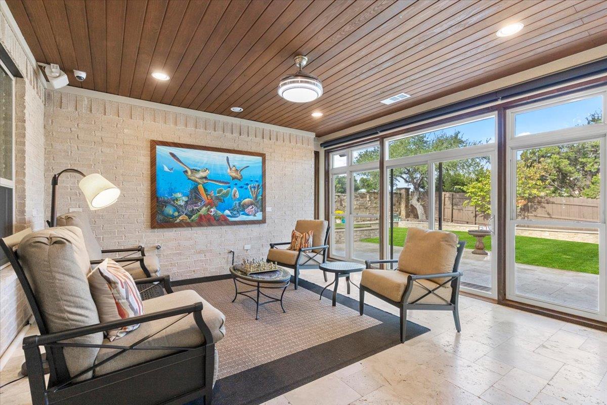 569 Mendocino Ln, Austin, TX 78737