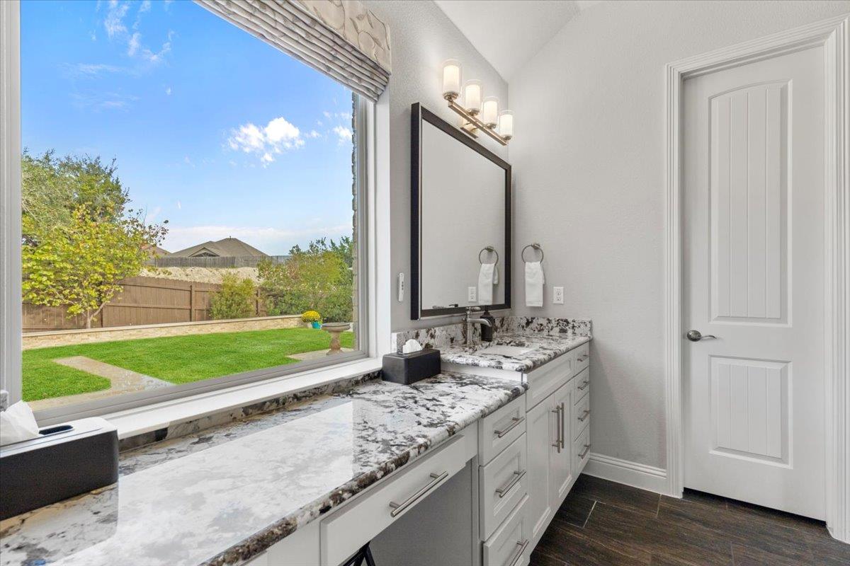 569 Mendocino Ln, Austin, TX 78737