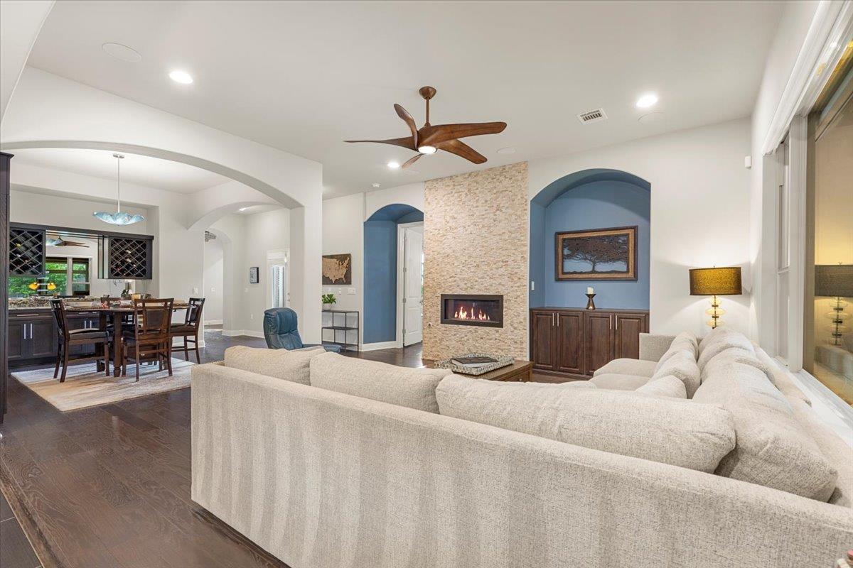 569 Mendocino Ln, Austin, TX 78737