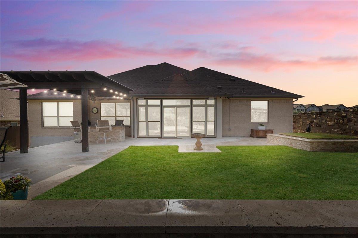 569 Mendocino Ln, Austin, TX 78737