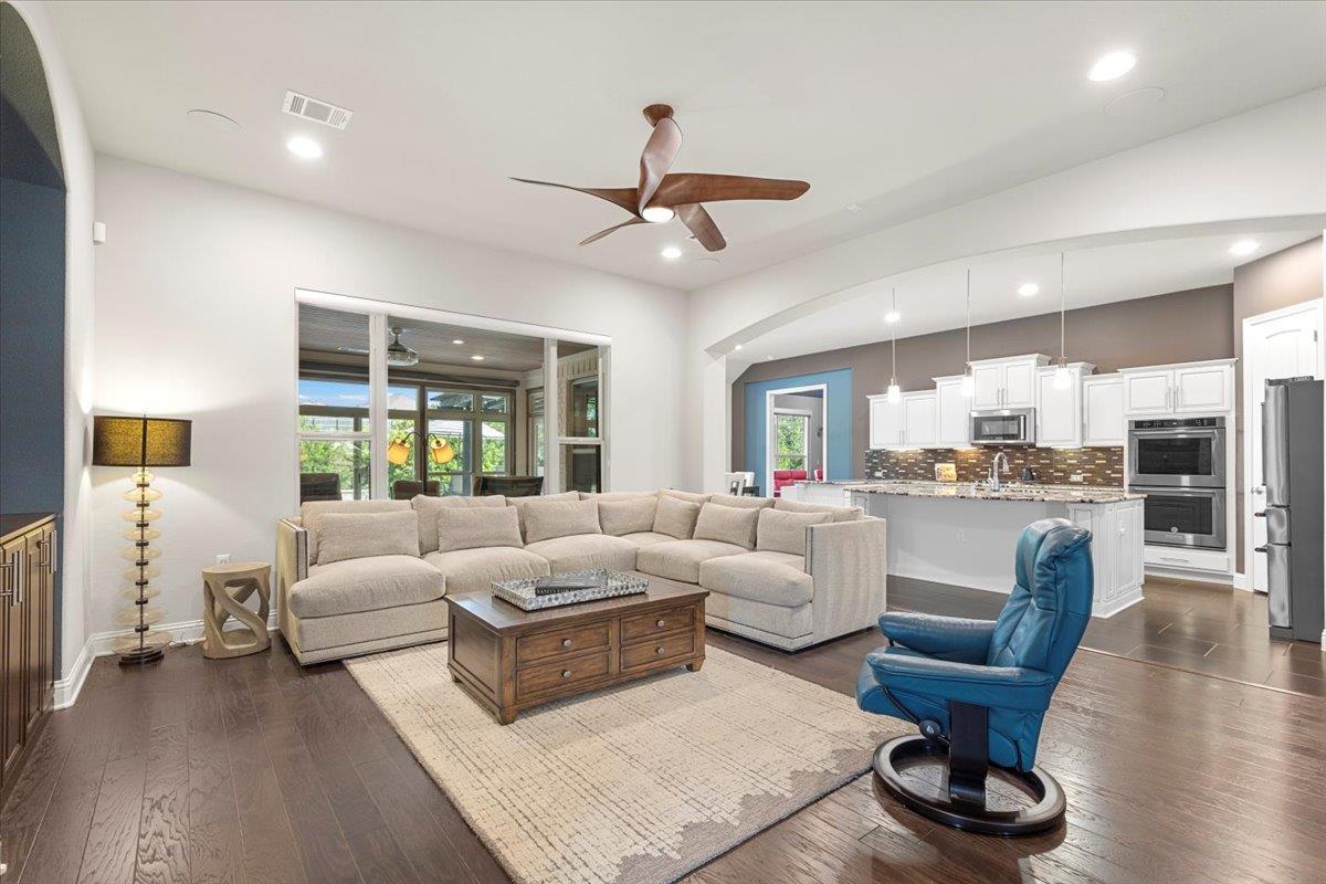 569 Mendocino Ln, Austin, TX 78737