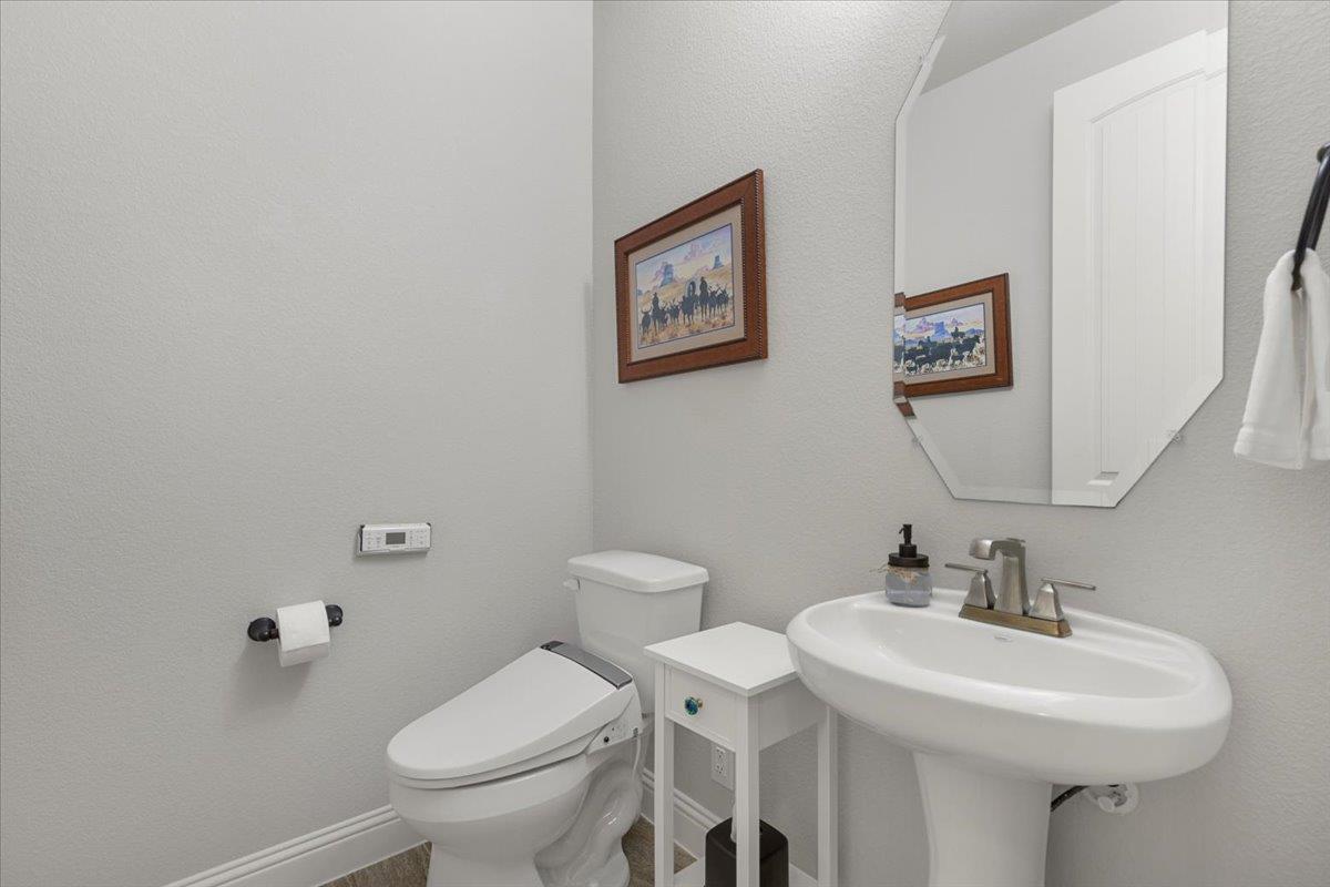 569 Mendocino Ln, Austin, TX 78737