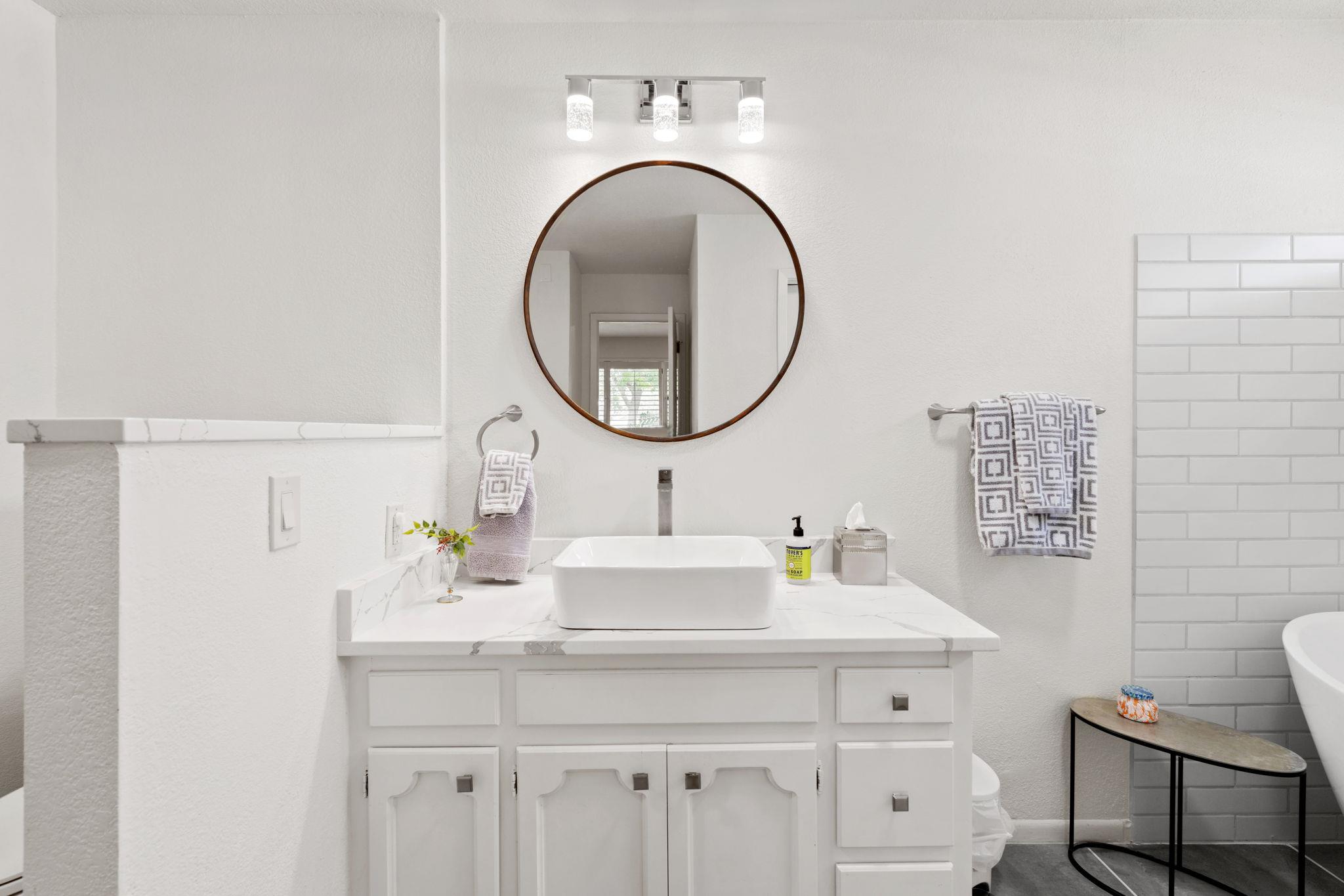 618 Hi Stirrup, Horseshoe Bay, TX 78657