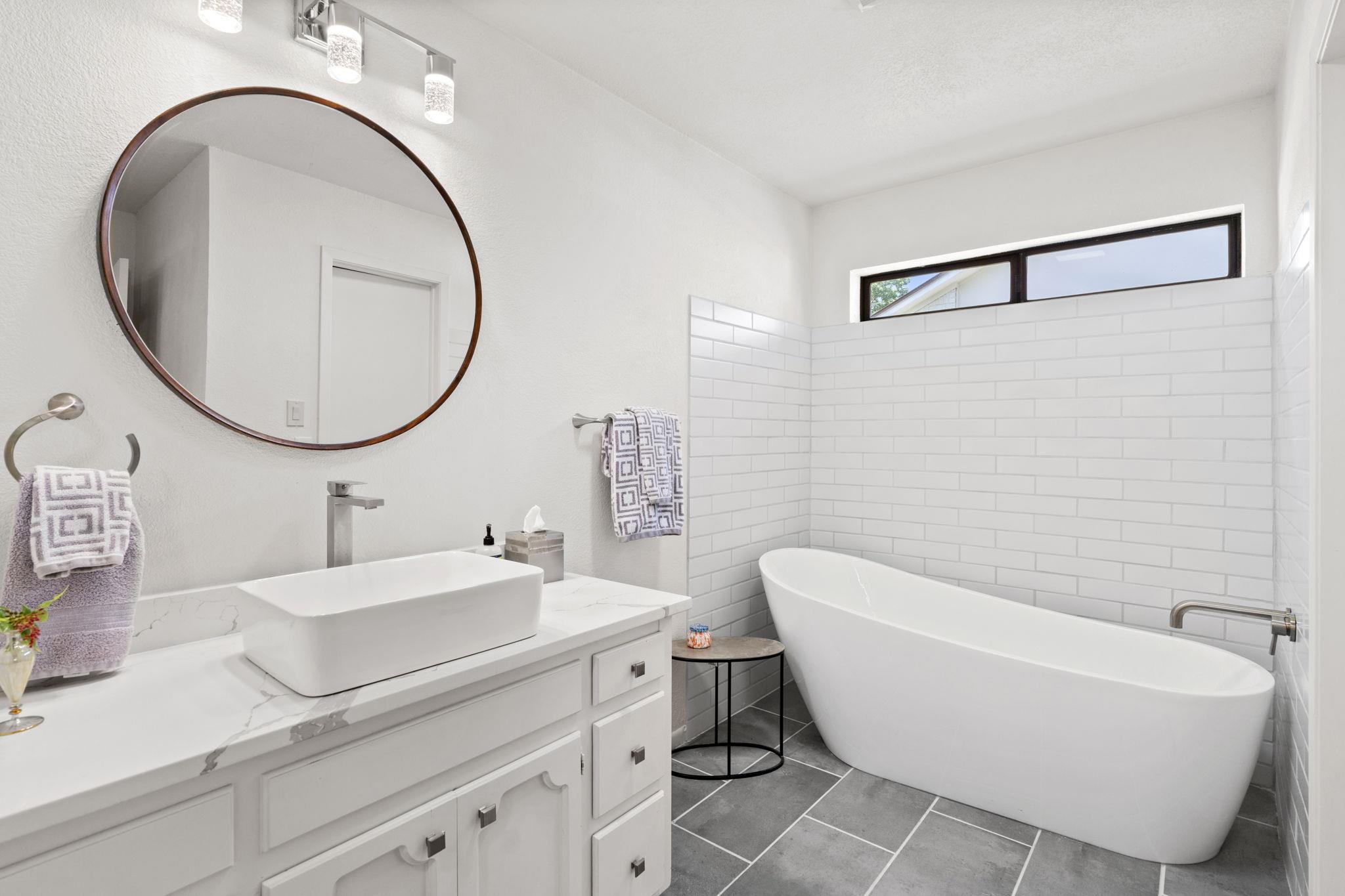 618 Hi Stirrup, Horseshoe Bay, TX 78657