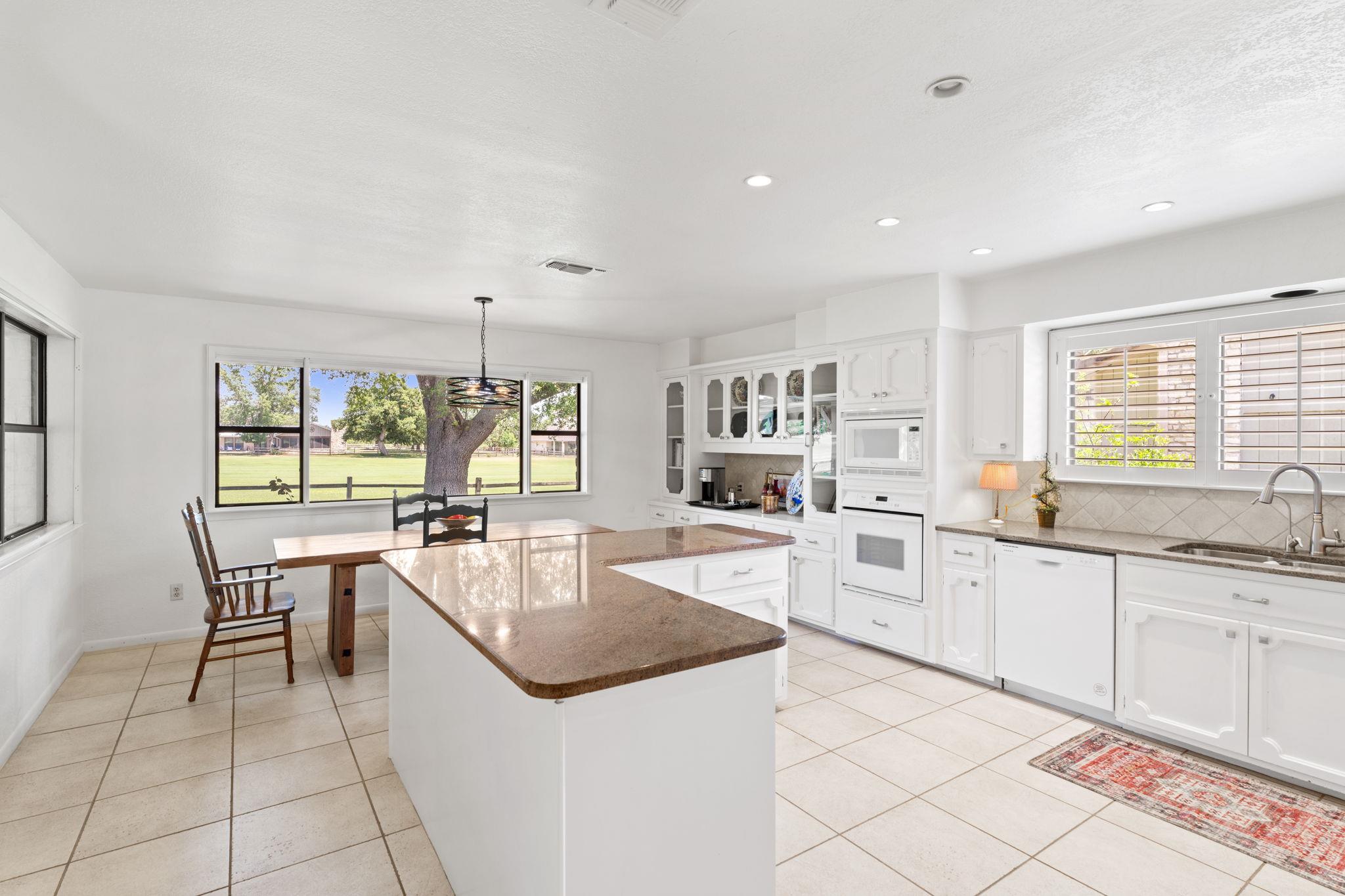 618 Hi Stirrup, Horseshoe Bay, TX 78657