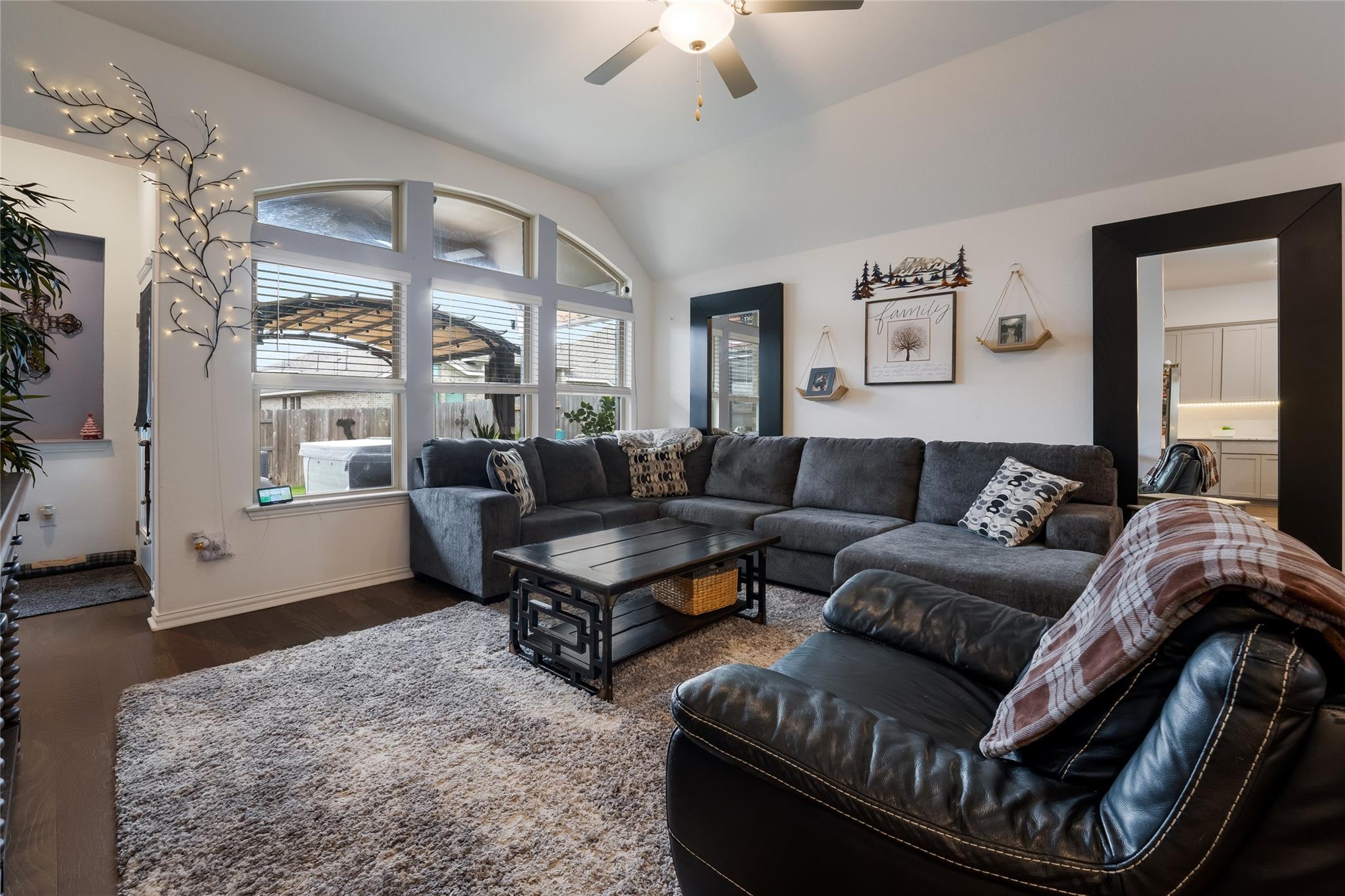 322 Jefferson Dr, Kyle, TX 78640