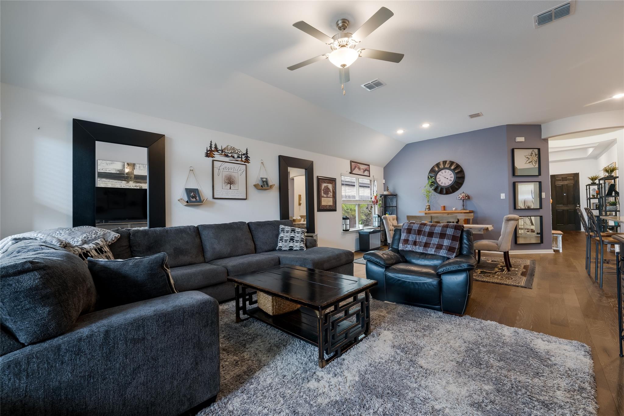 322 Jefferson Dr, Kyle, TX 78640