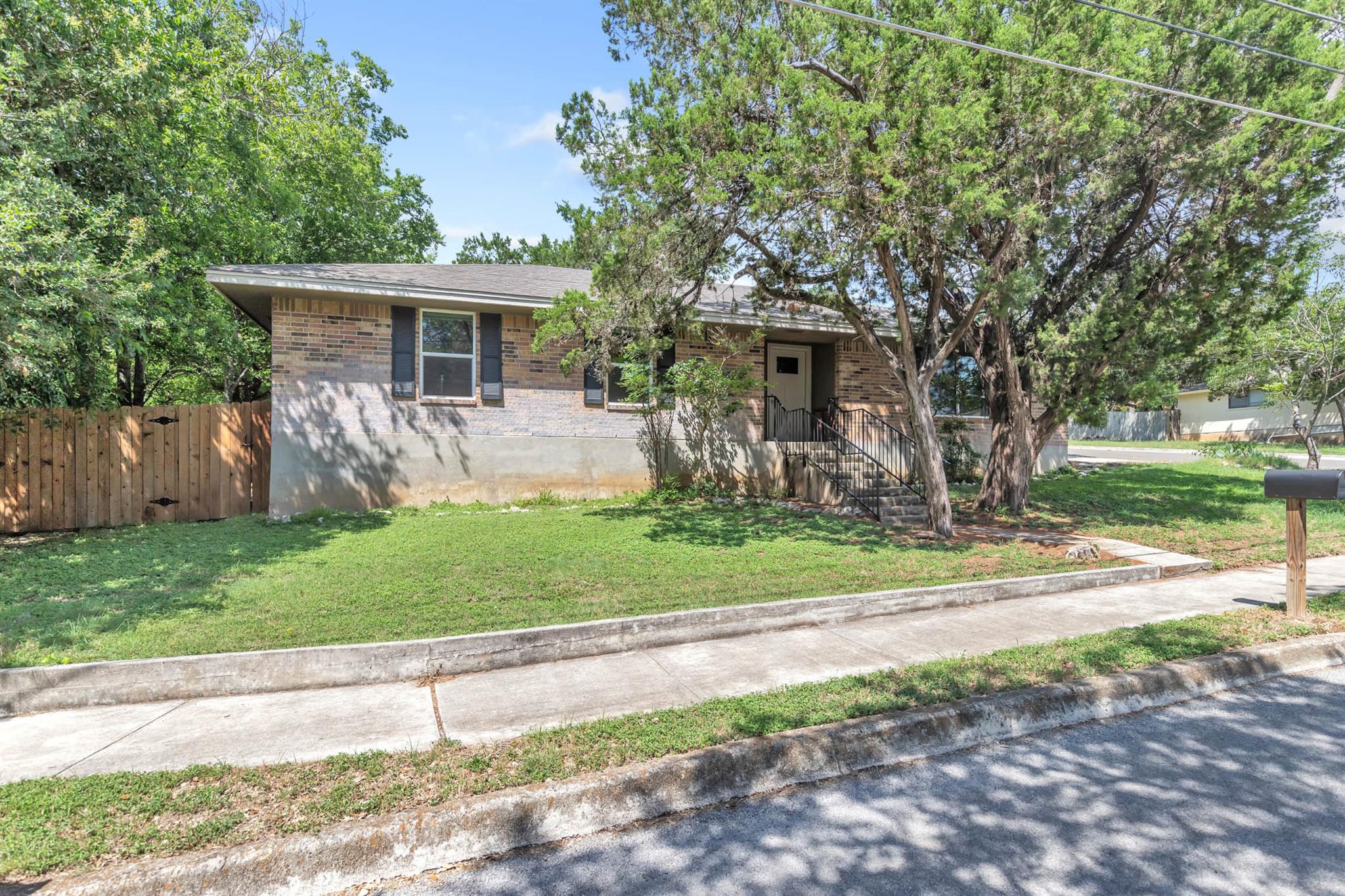1102 Girard St, San Marcos, TX 78666