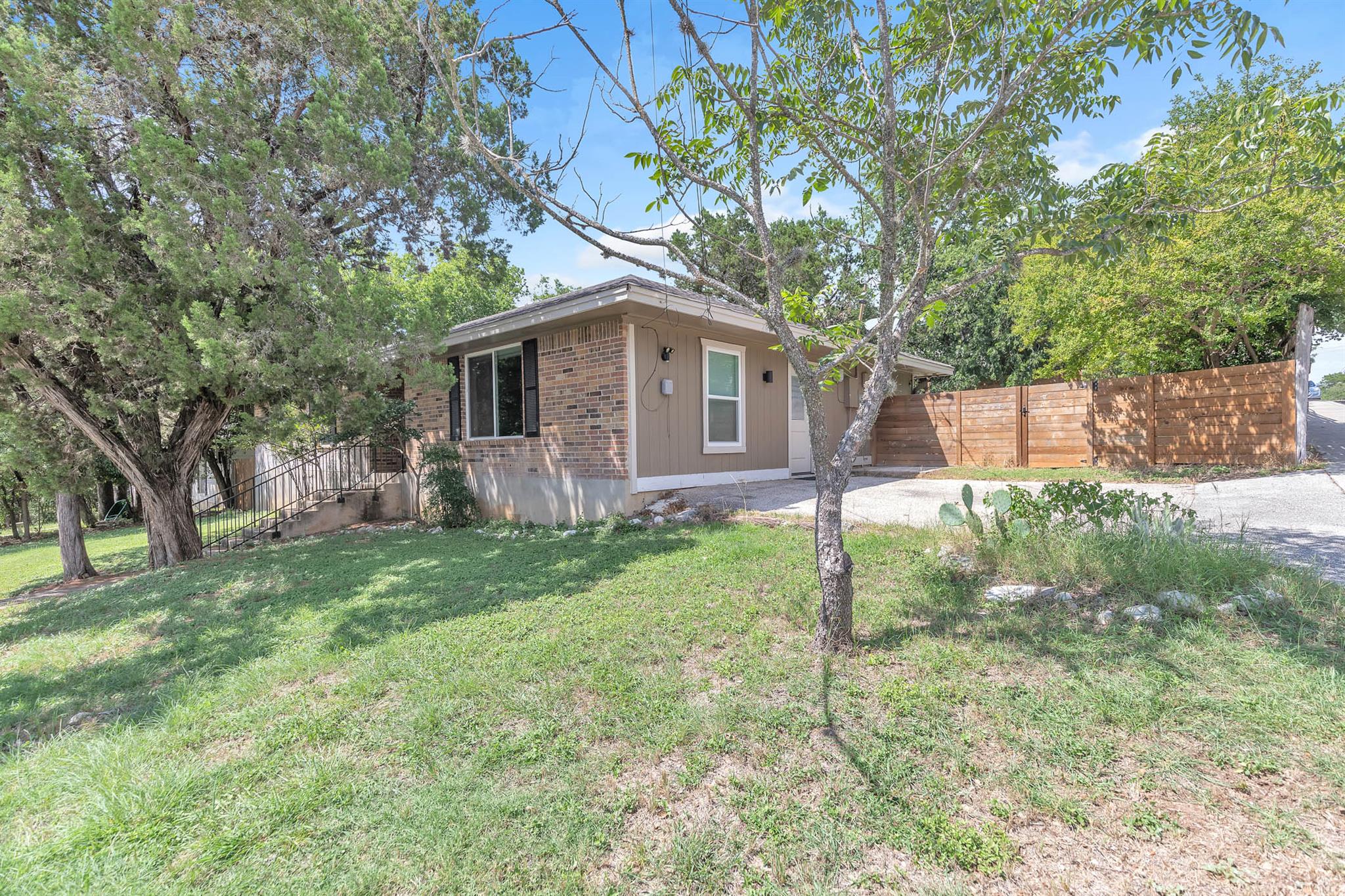 1102 Girard St, San Marcos, TX 78666