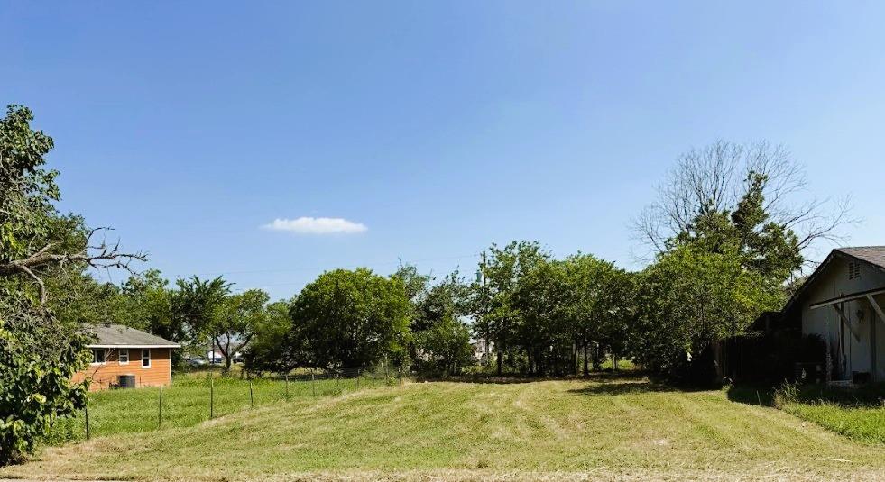 104 W Burton St, Manor, TX 78653
