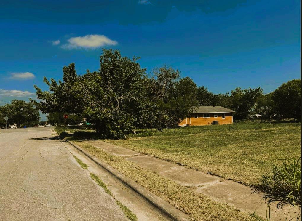 104 W Burton St, Manor, TX 78653