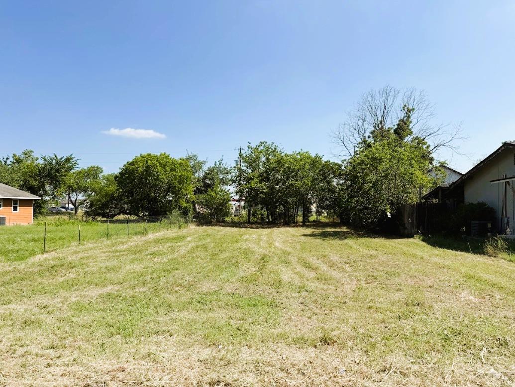 104 W Burton St, Manor, TX 78653