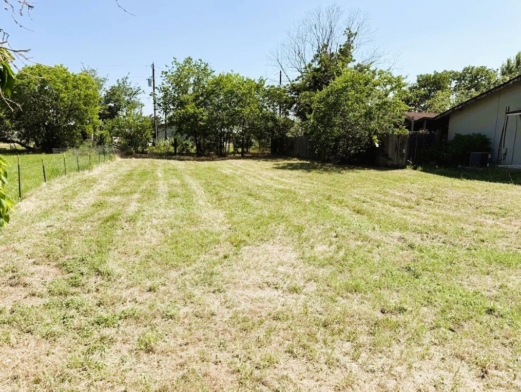 104 W Burton St, Manor, TX 78653