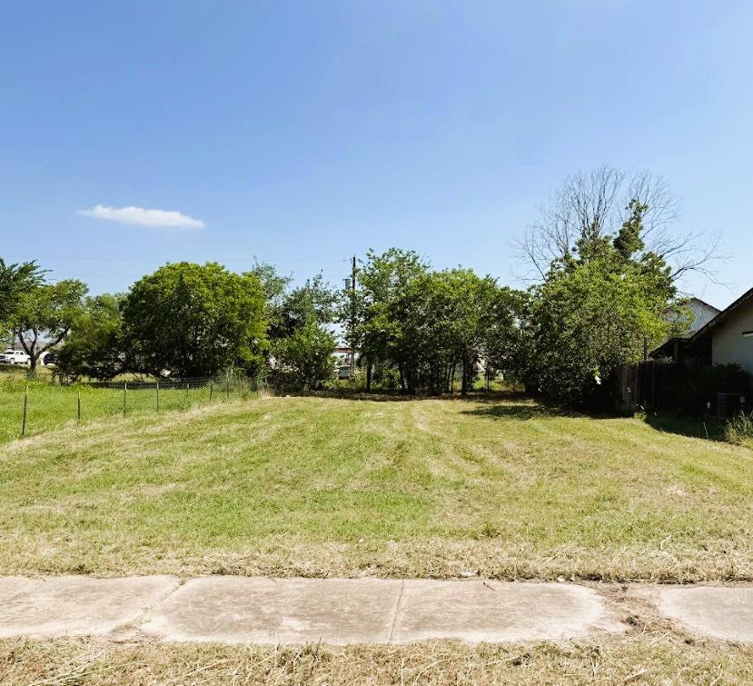 104 W Burton St, Manor, TX 78653