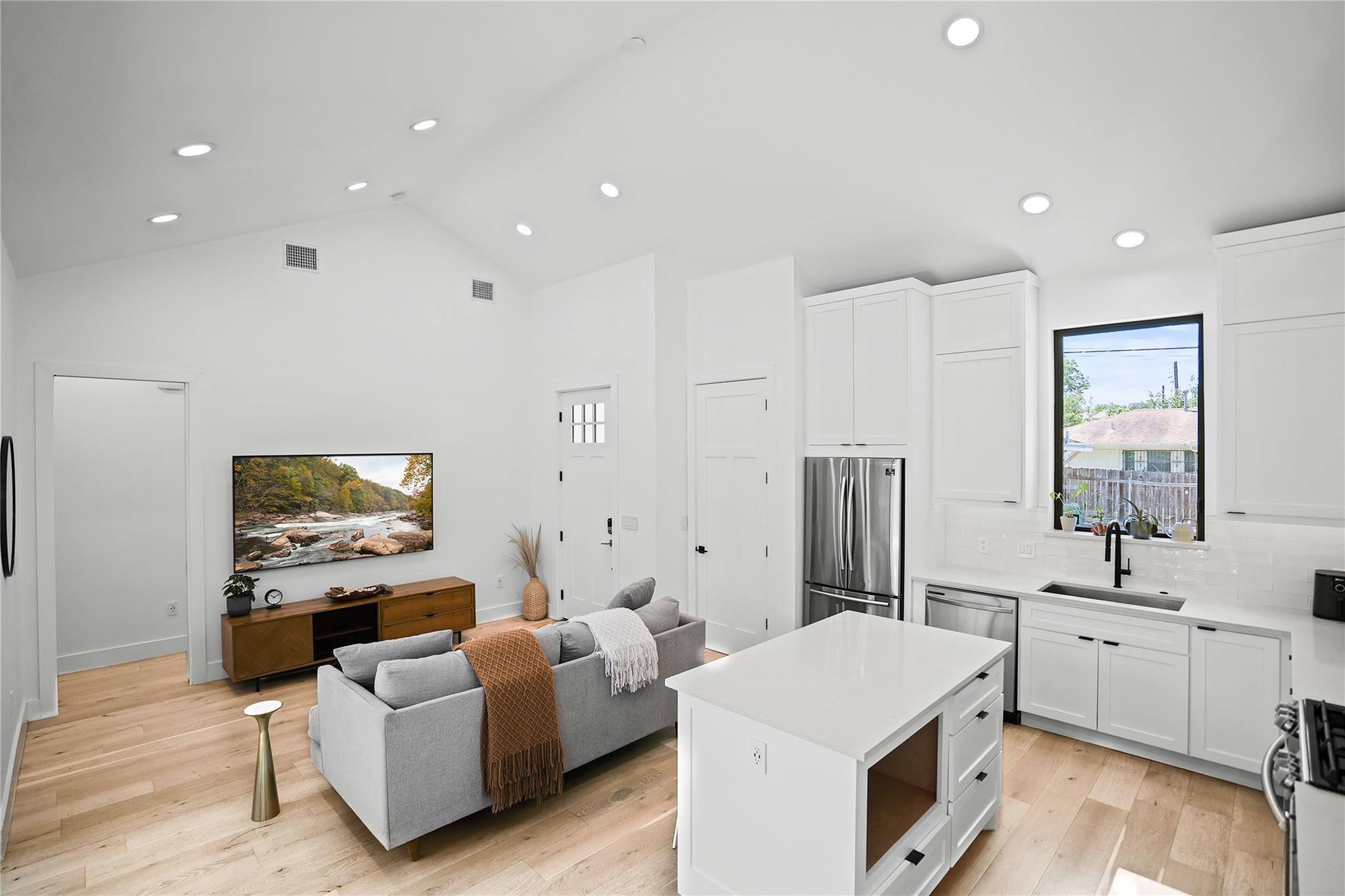 2216 Lindell Ave # 2, Austin, TX 78704
