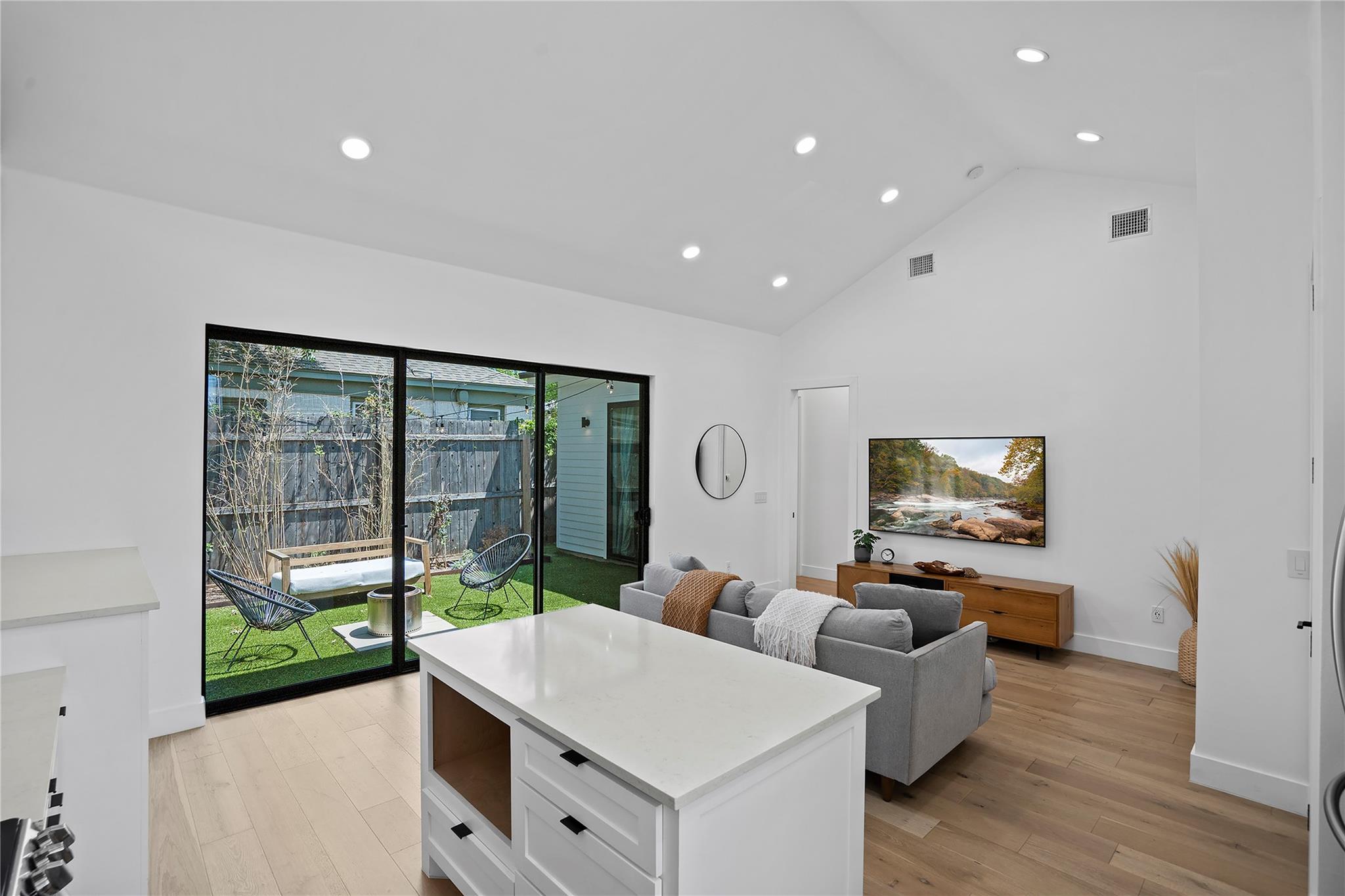 2216 Lindell Ave # 2, Austin, TX 78704