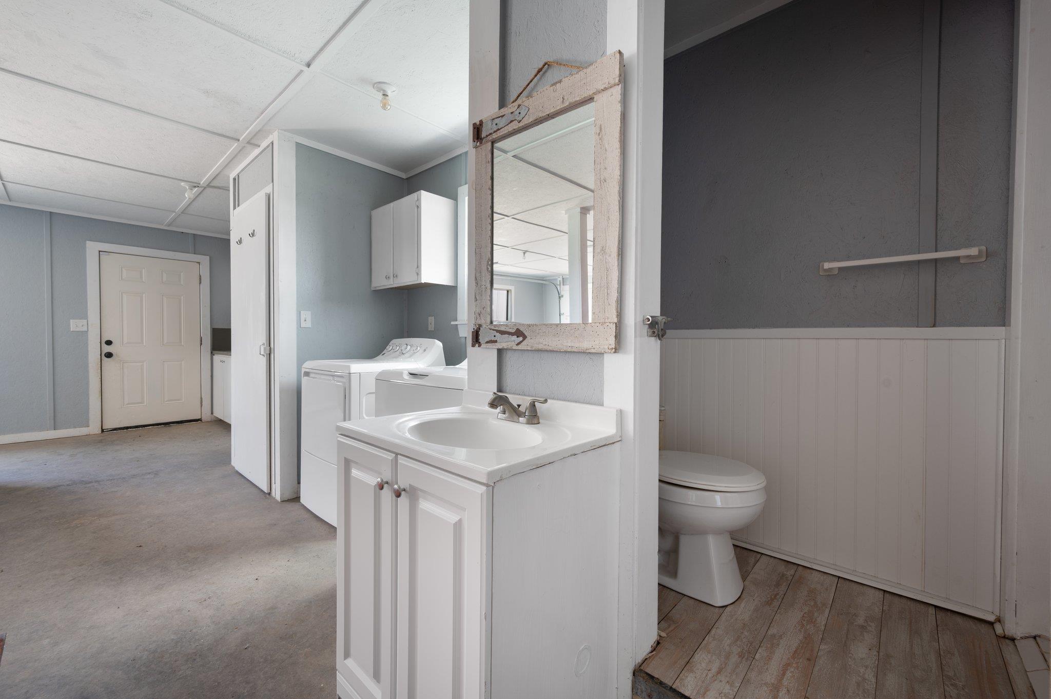 712 County Road 330, Granger, TX 76530