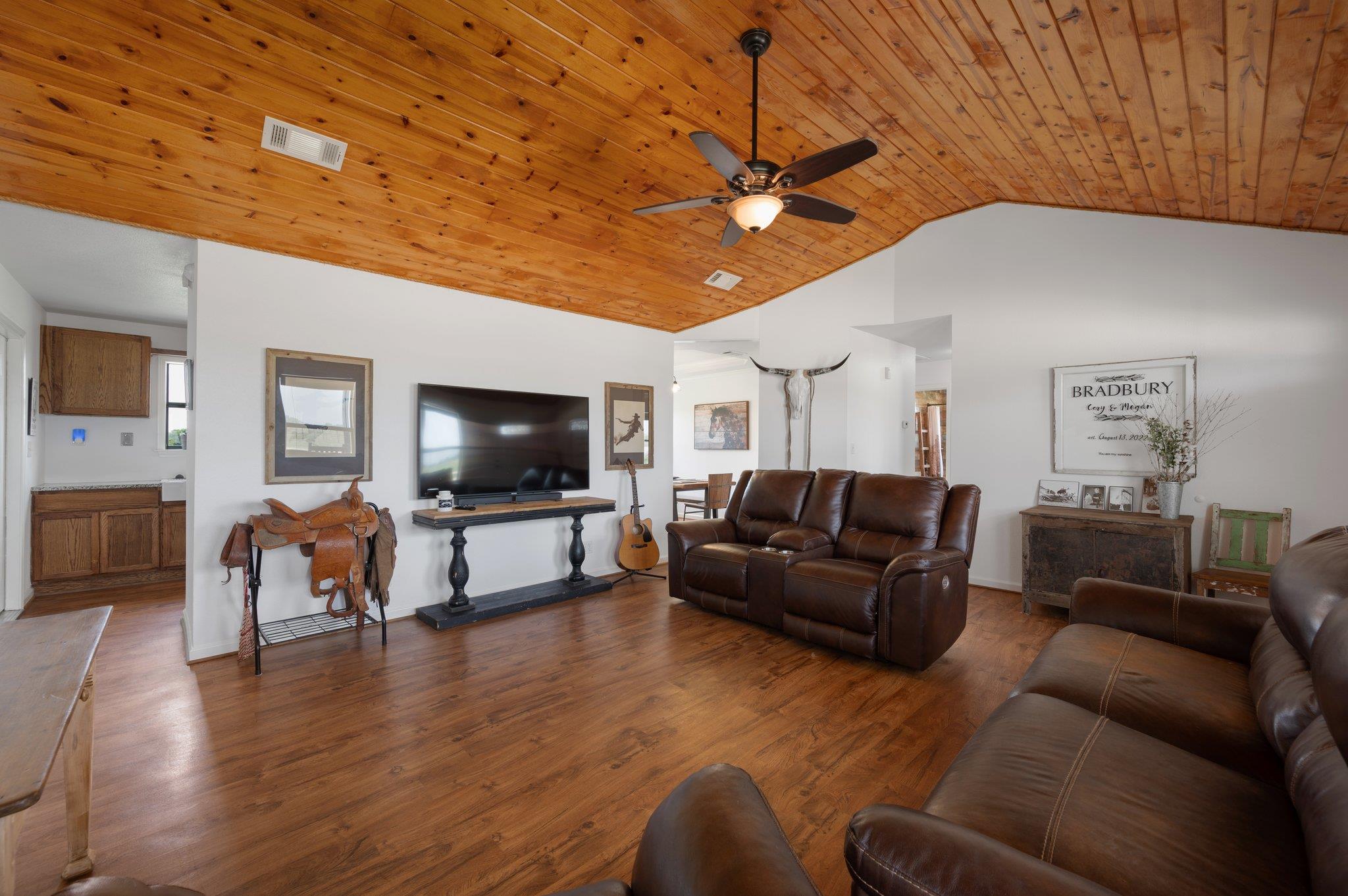 712 County Road 330, Granger, TX 76530