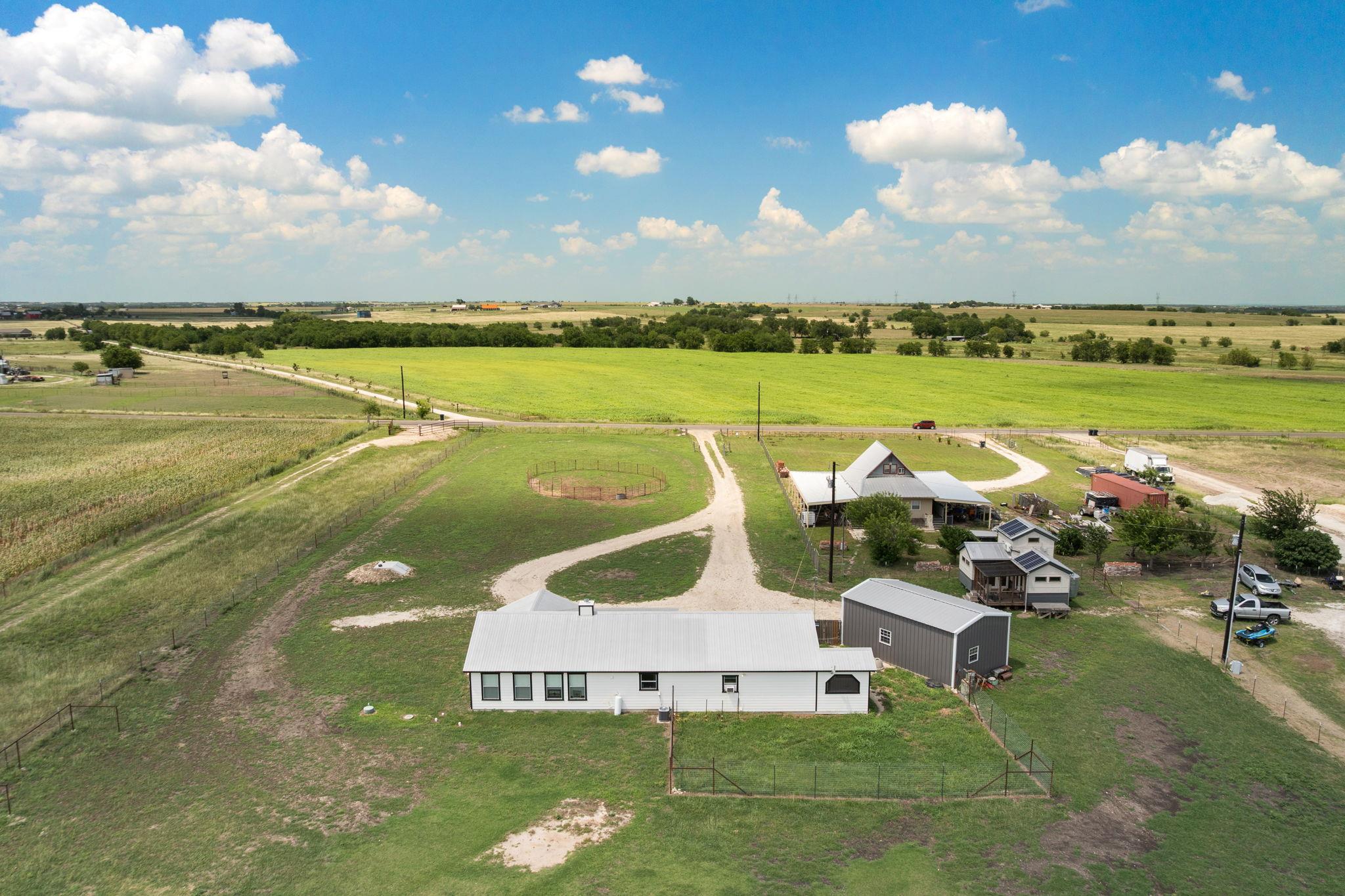 712 County Road 330, Granger, TX 76530