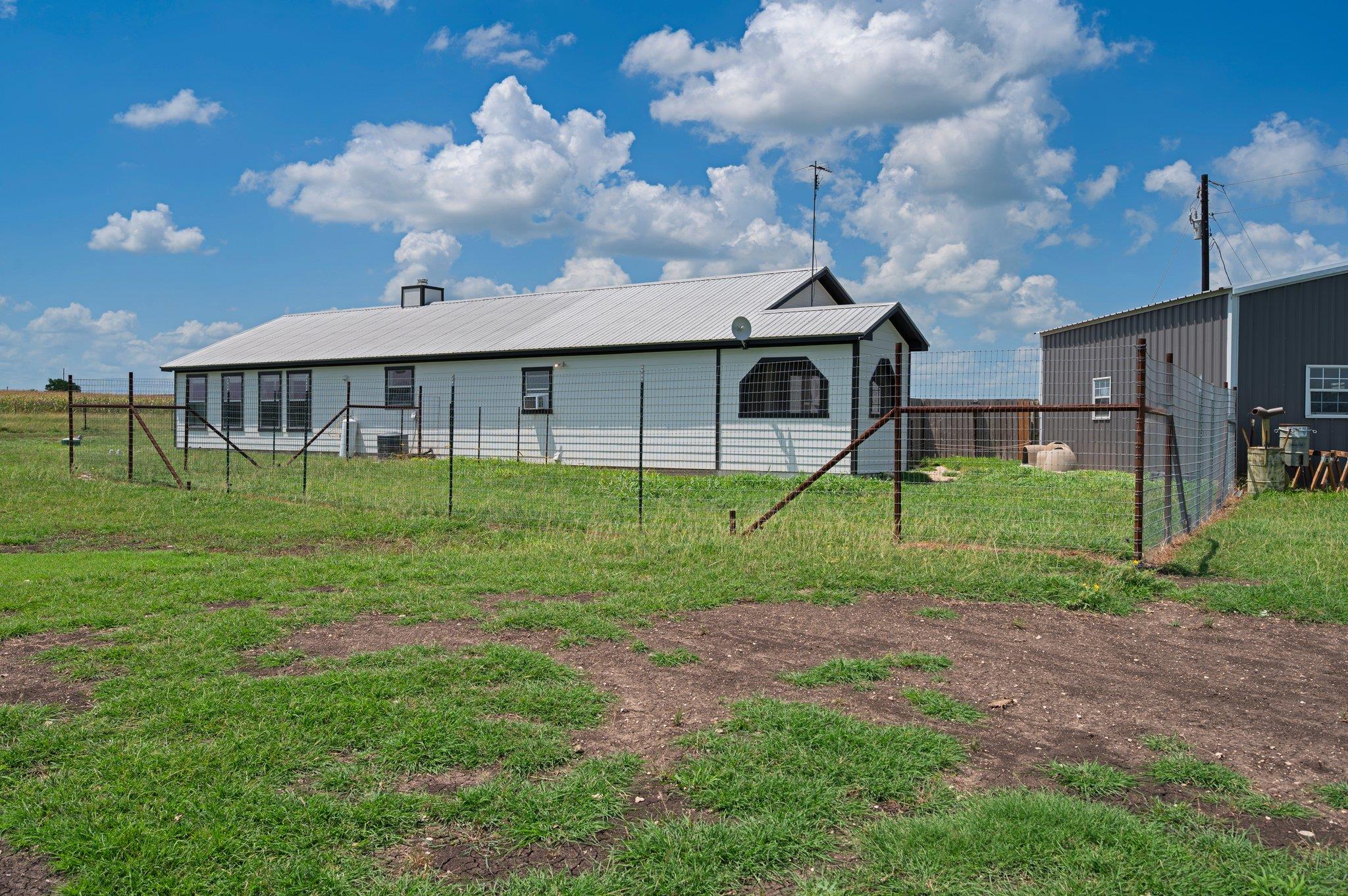 712 County Road 330, Granger, TX 76530