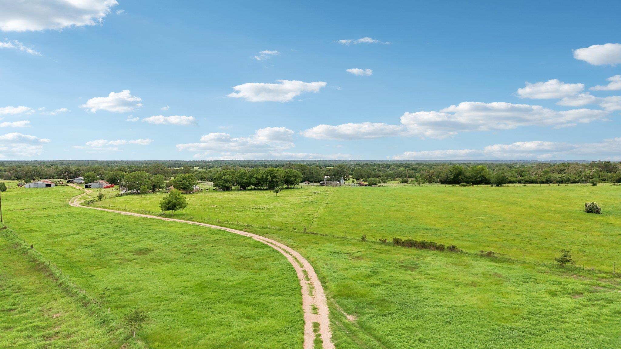 170 Zack Ln, Giddings, TX 78942