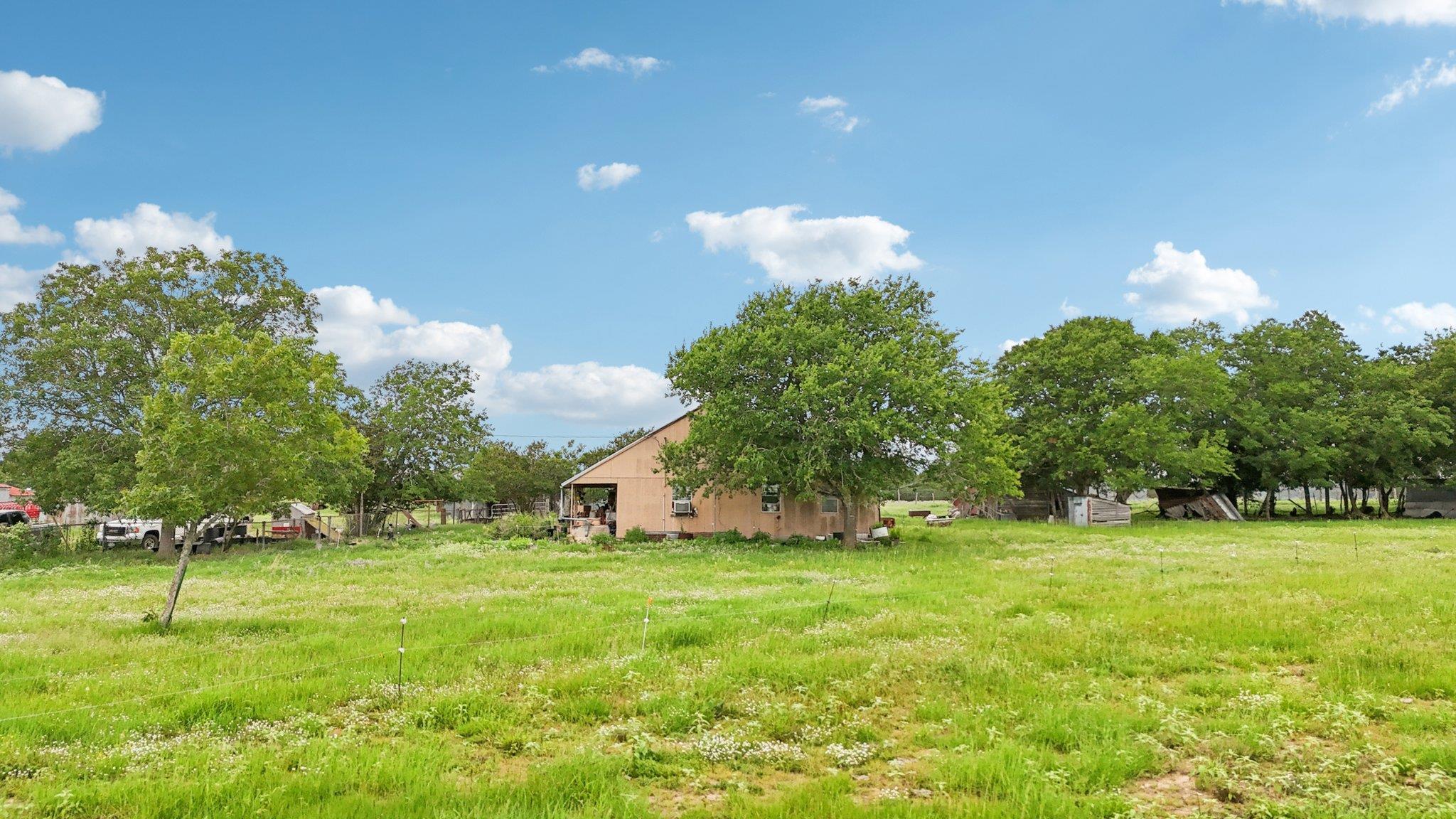 170 Zack Ln, Giddings, TX 78942