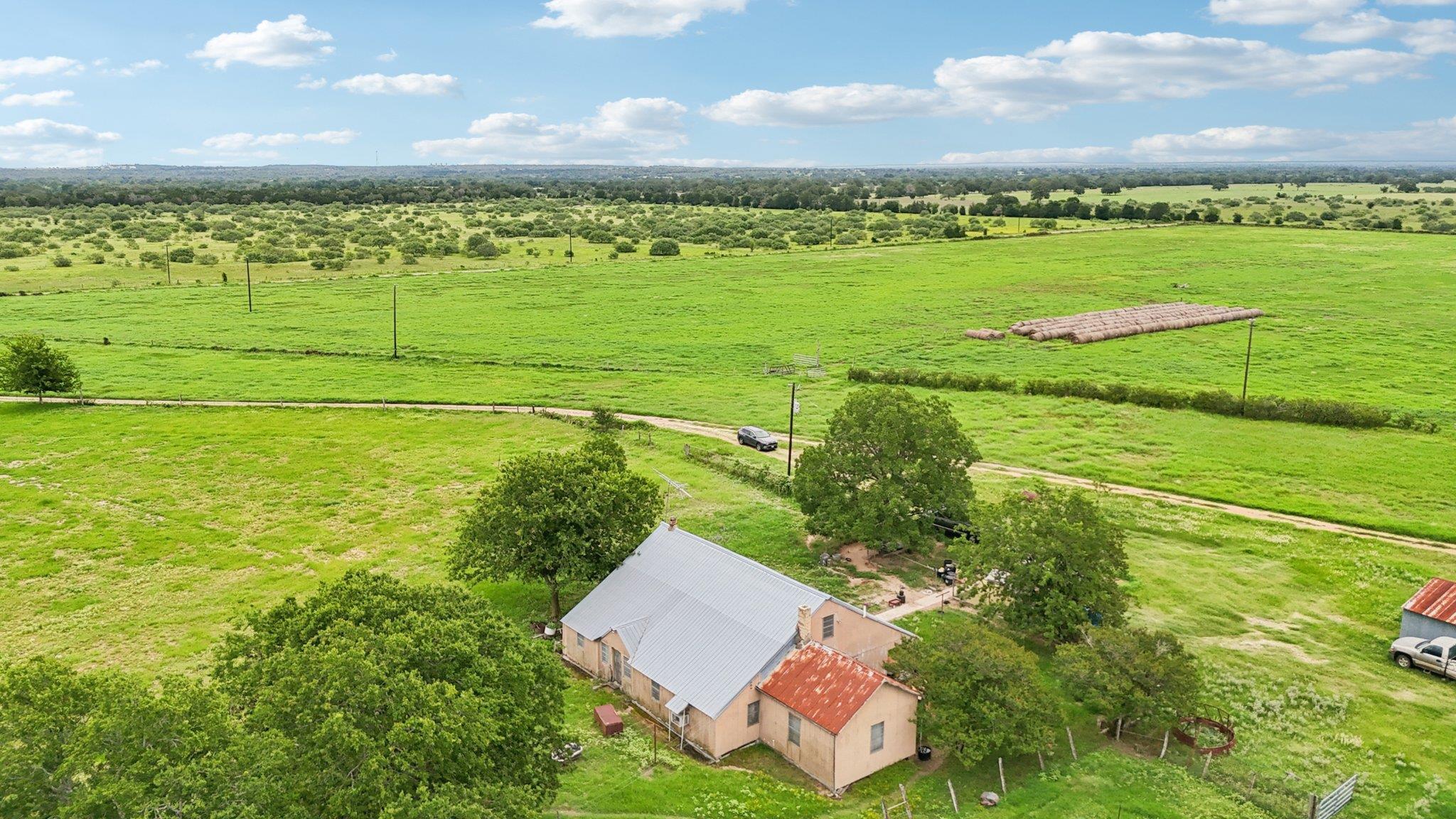 170 Zack Ln, Giddings, TX 78942