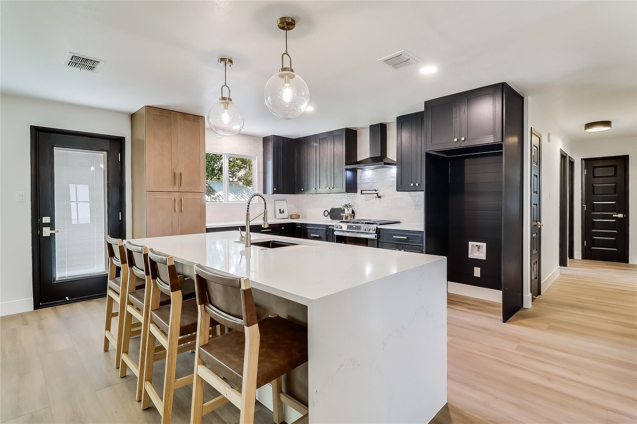 2402 Broken Oak Dr, Austin, TX 78745
