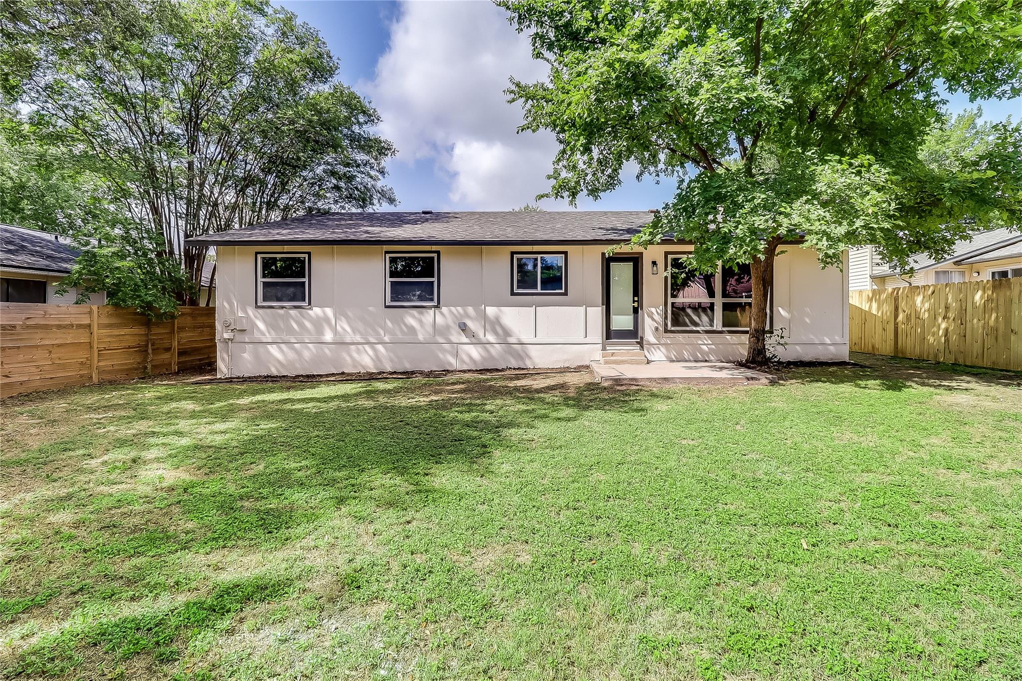 2402 Broken Oak Dr, Austin, TX 78745